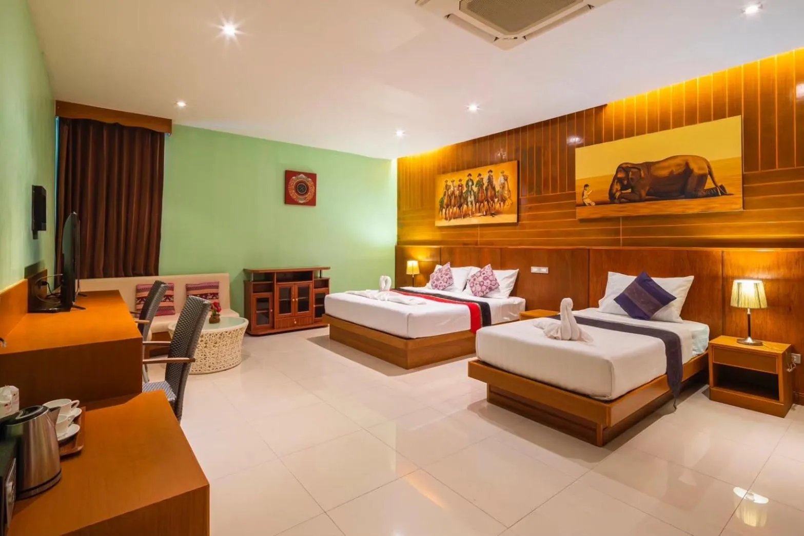 Photo of the whole room, Bed in Sun Shine Patong