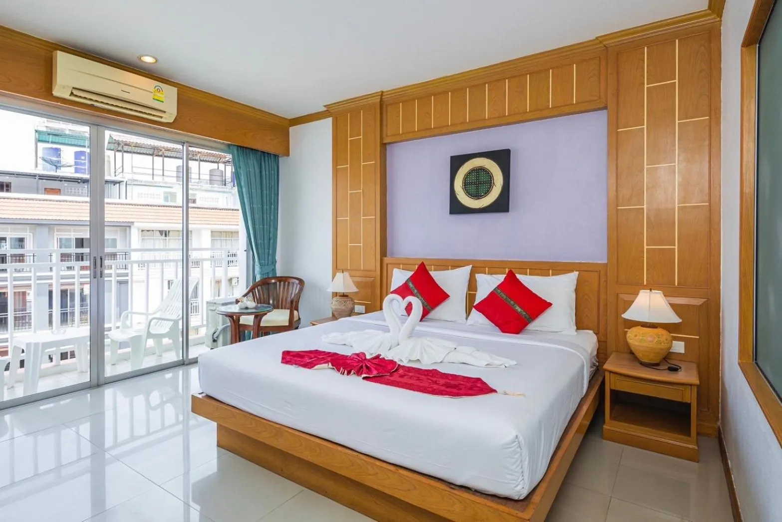Photo of the whole room, Bed in Sun Shine Patong