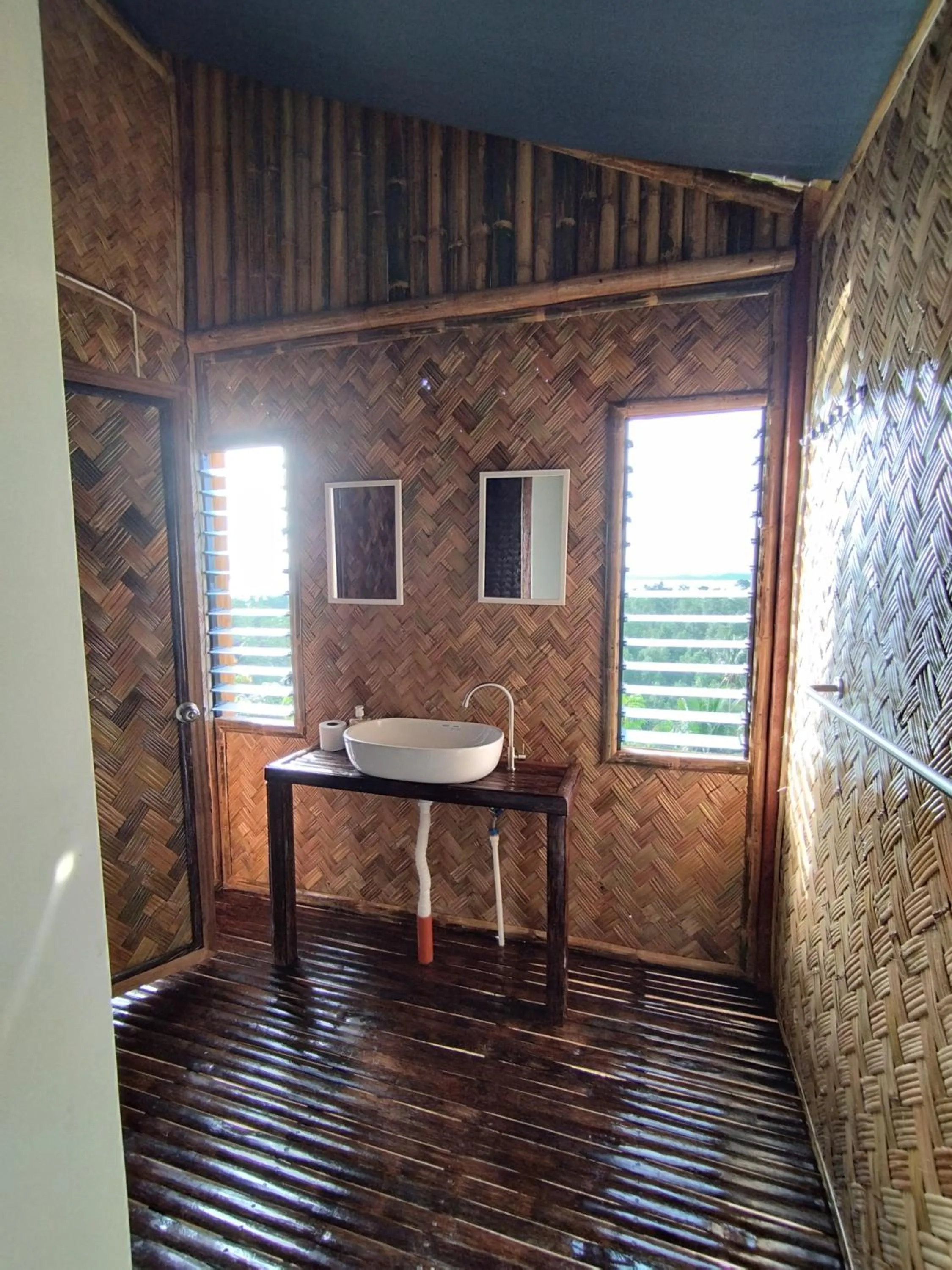 Bathroom in Ocean Green Eco Lodge