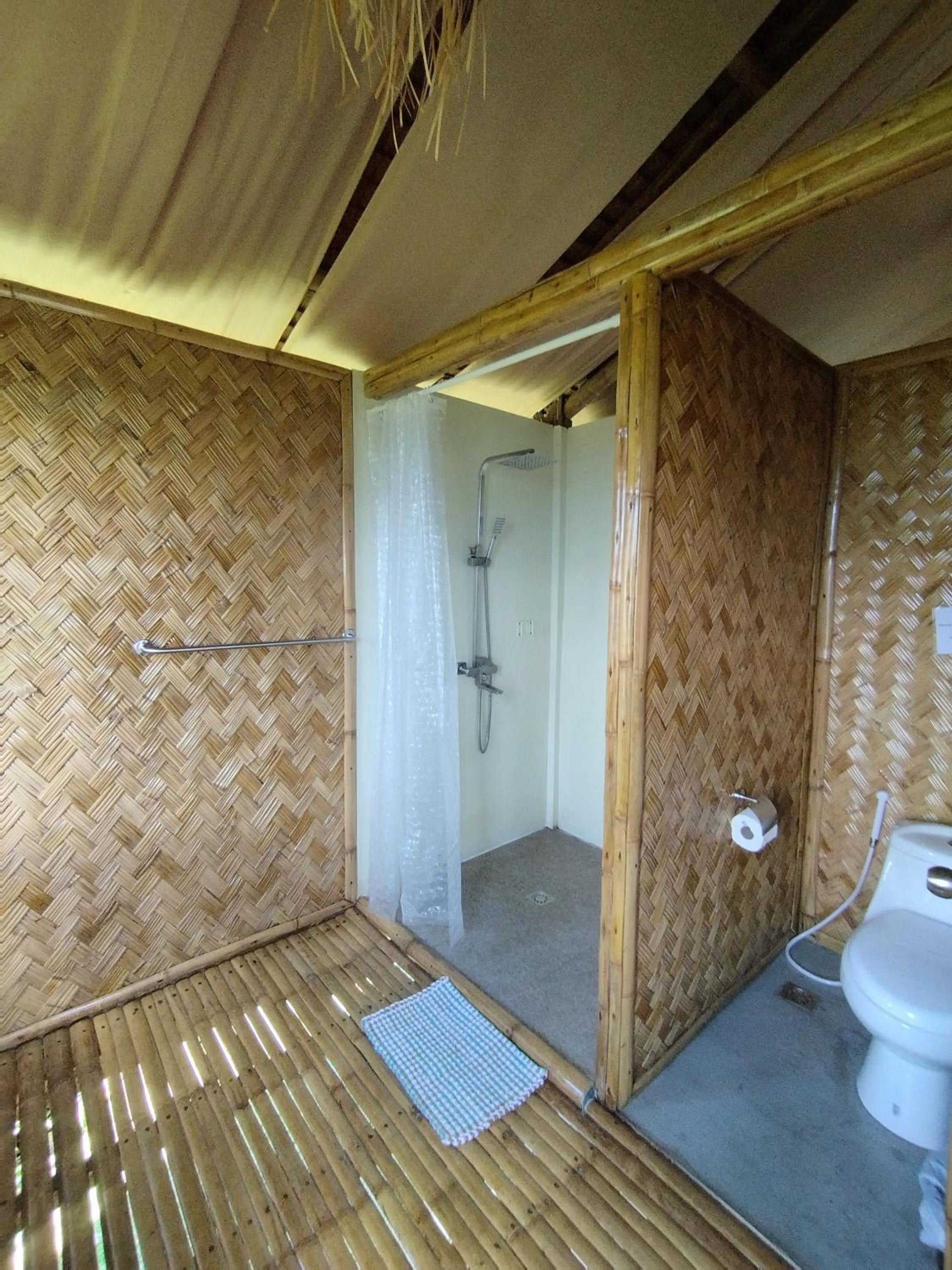 Shower in Ocean Green Eco Lodge