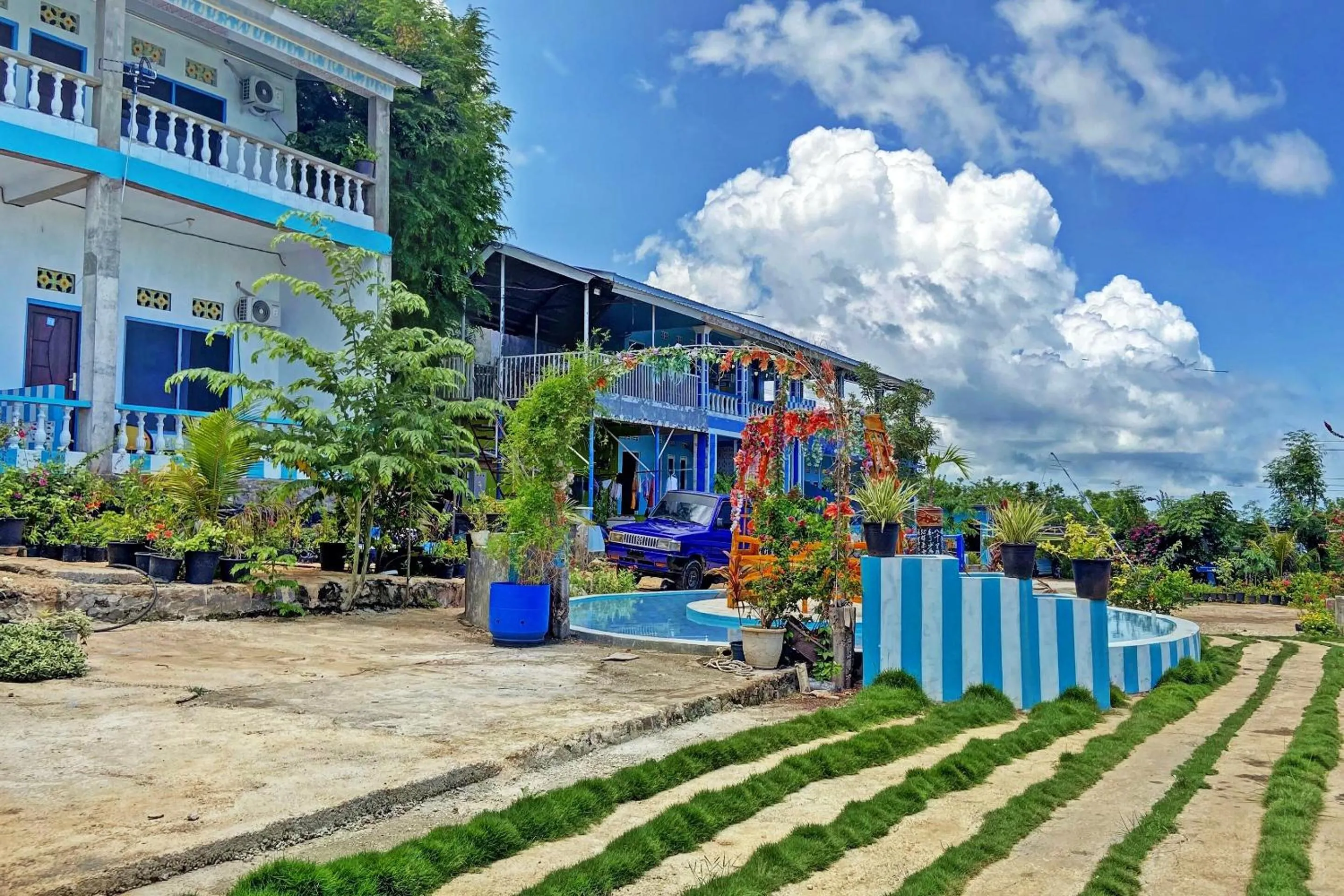 Facade/entrance in OYO 91927 Homestay Kebun