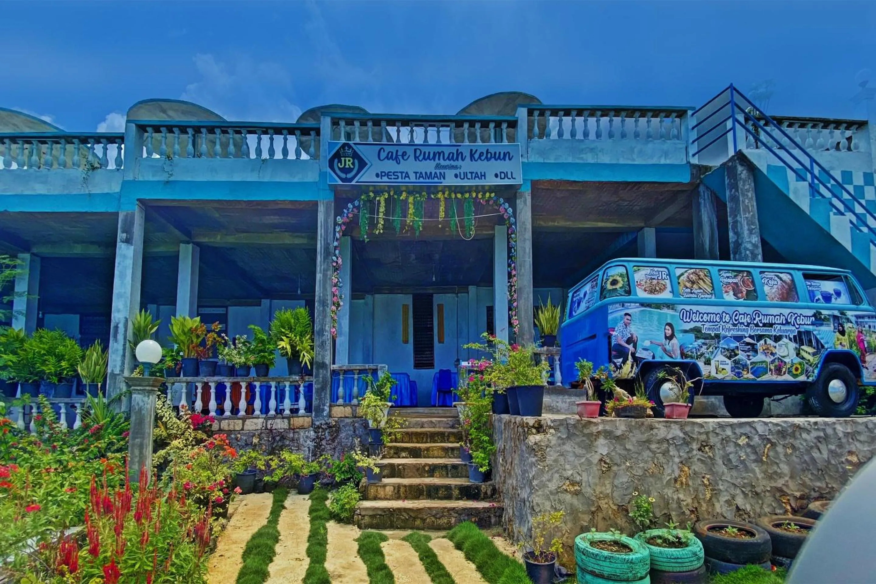 Facade/entrance in OYO 91927 Homestay Kebun