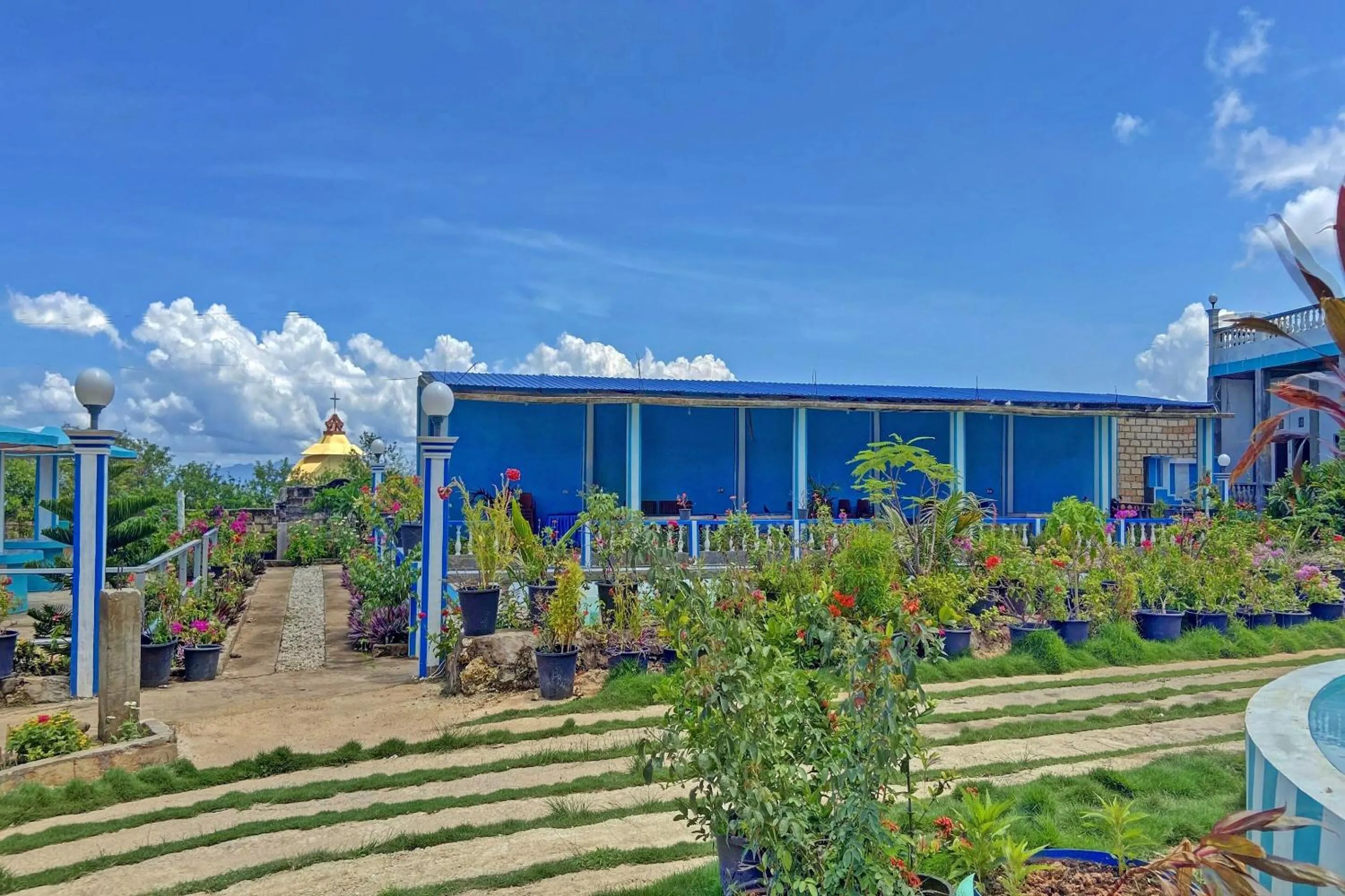 Facade/entrance in OYO 91927 Homestay Kebun