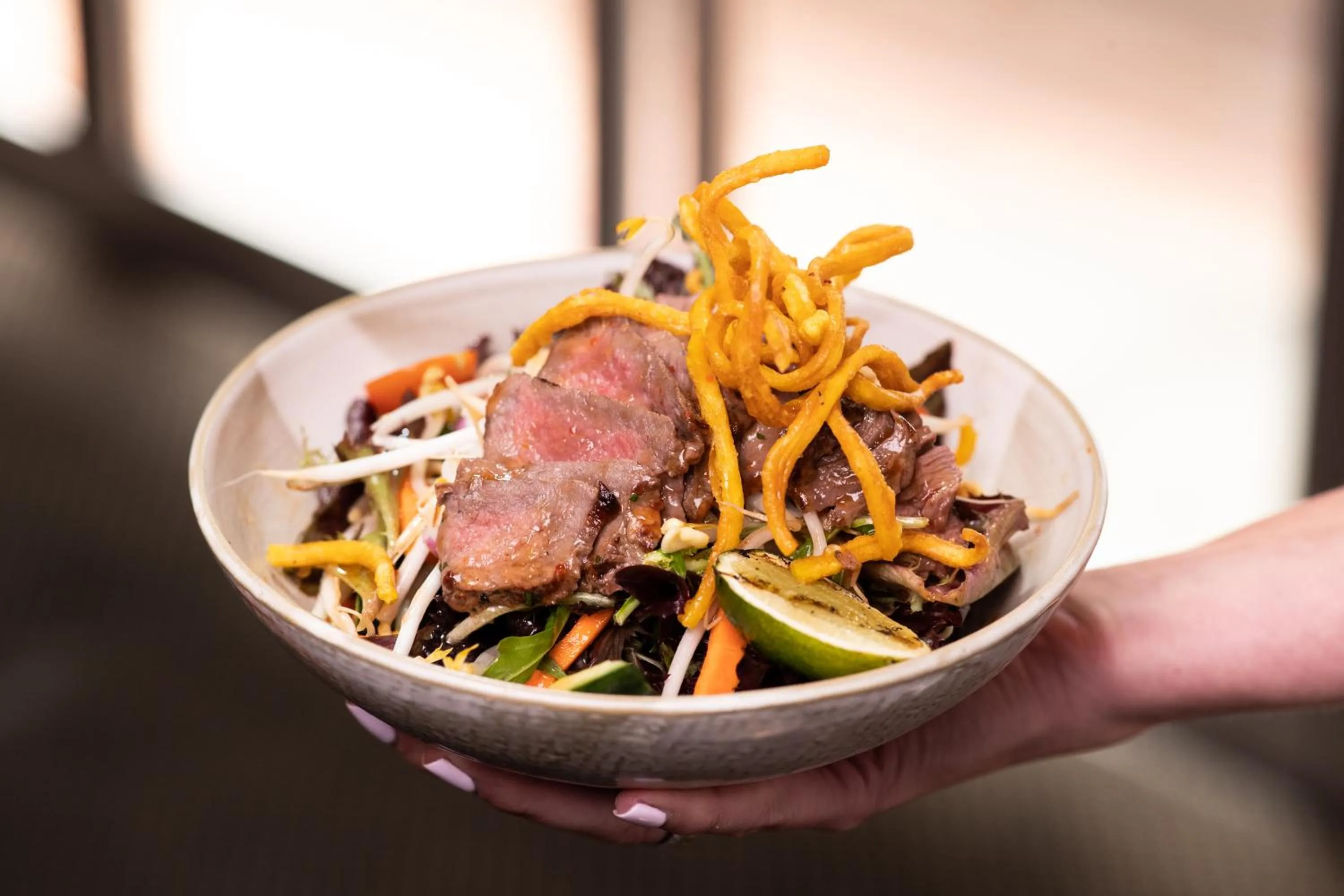 Restaurant/places to eat in Family Hotel