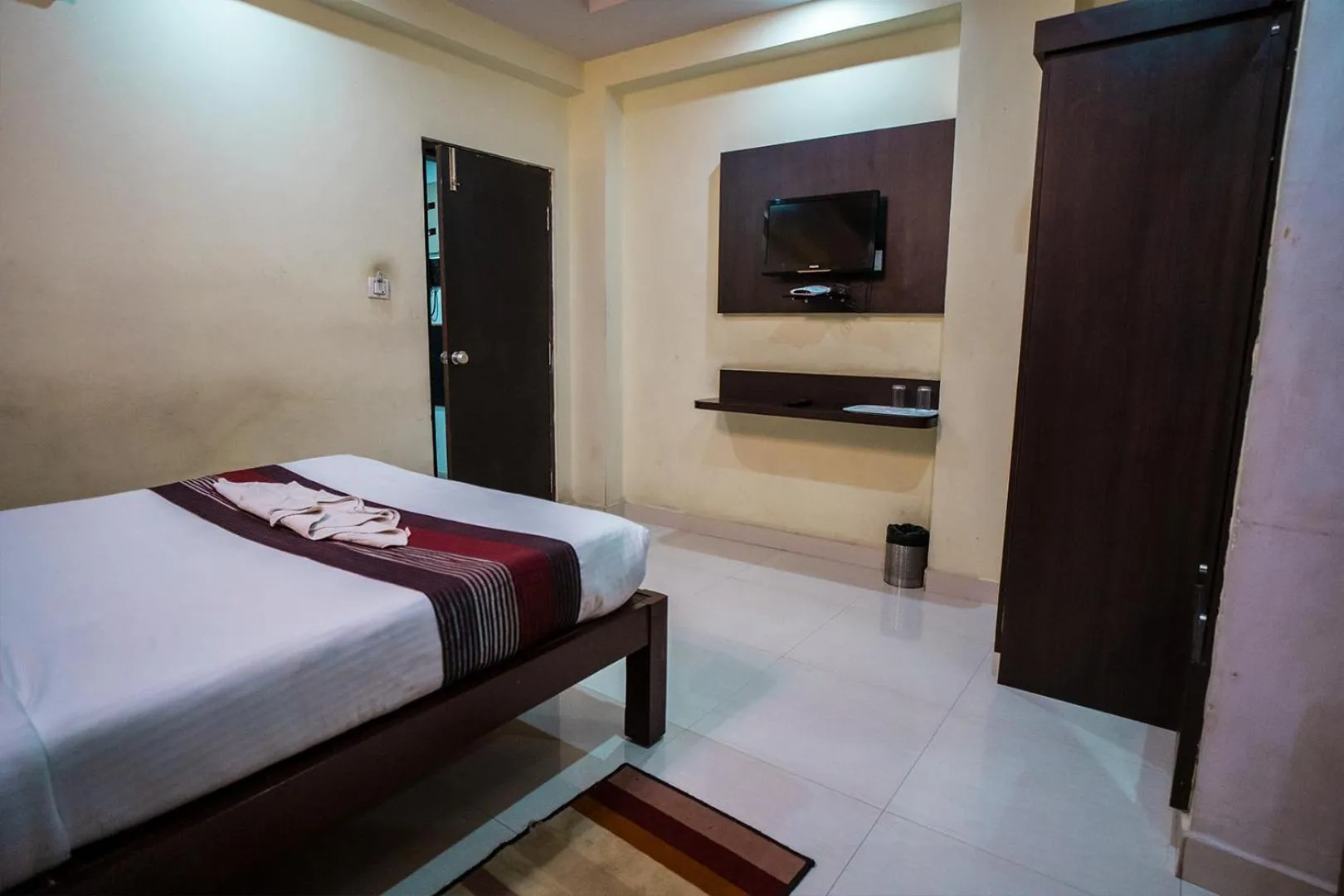 Bathroom, Bed in HOTEL PRAKAASH COMFORTS
