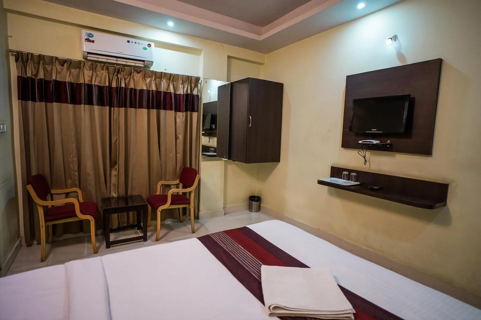 Bathroom, Bed in HOTEL PRAKAASH COMFORTS