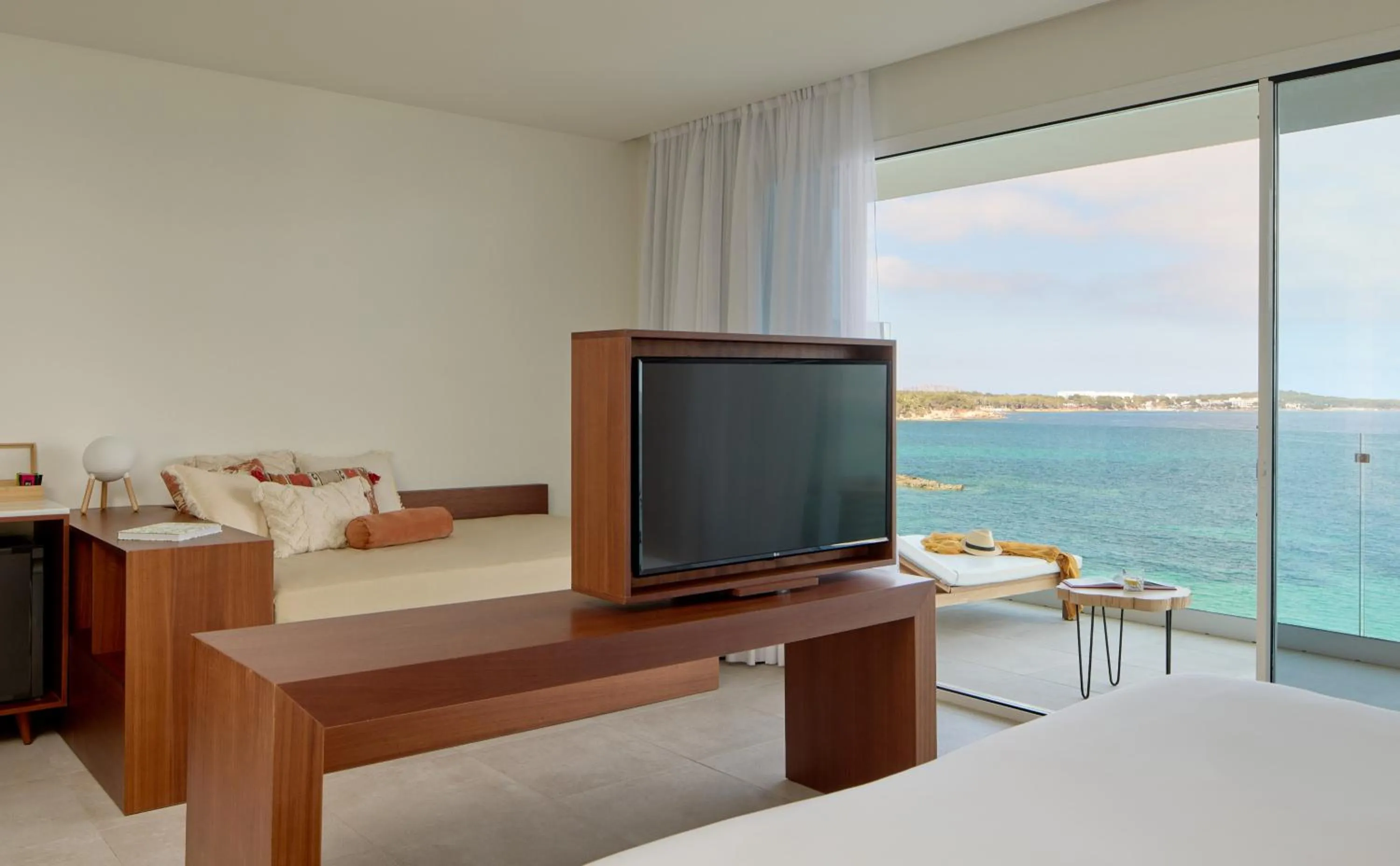 TV and multimedia, Bed in Melia Ibiza - Adults Only