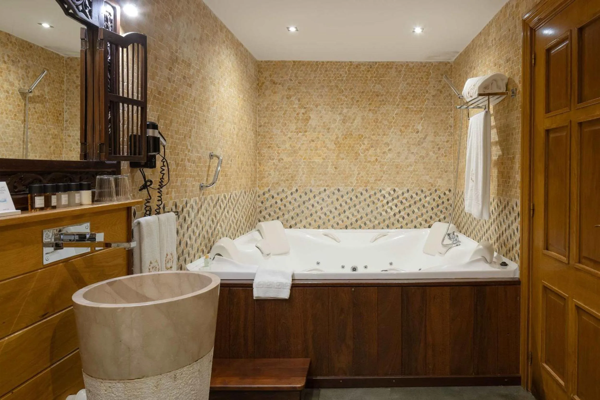 Bath, Bed in Hotel & Spa Etxegana