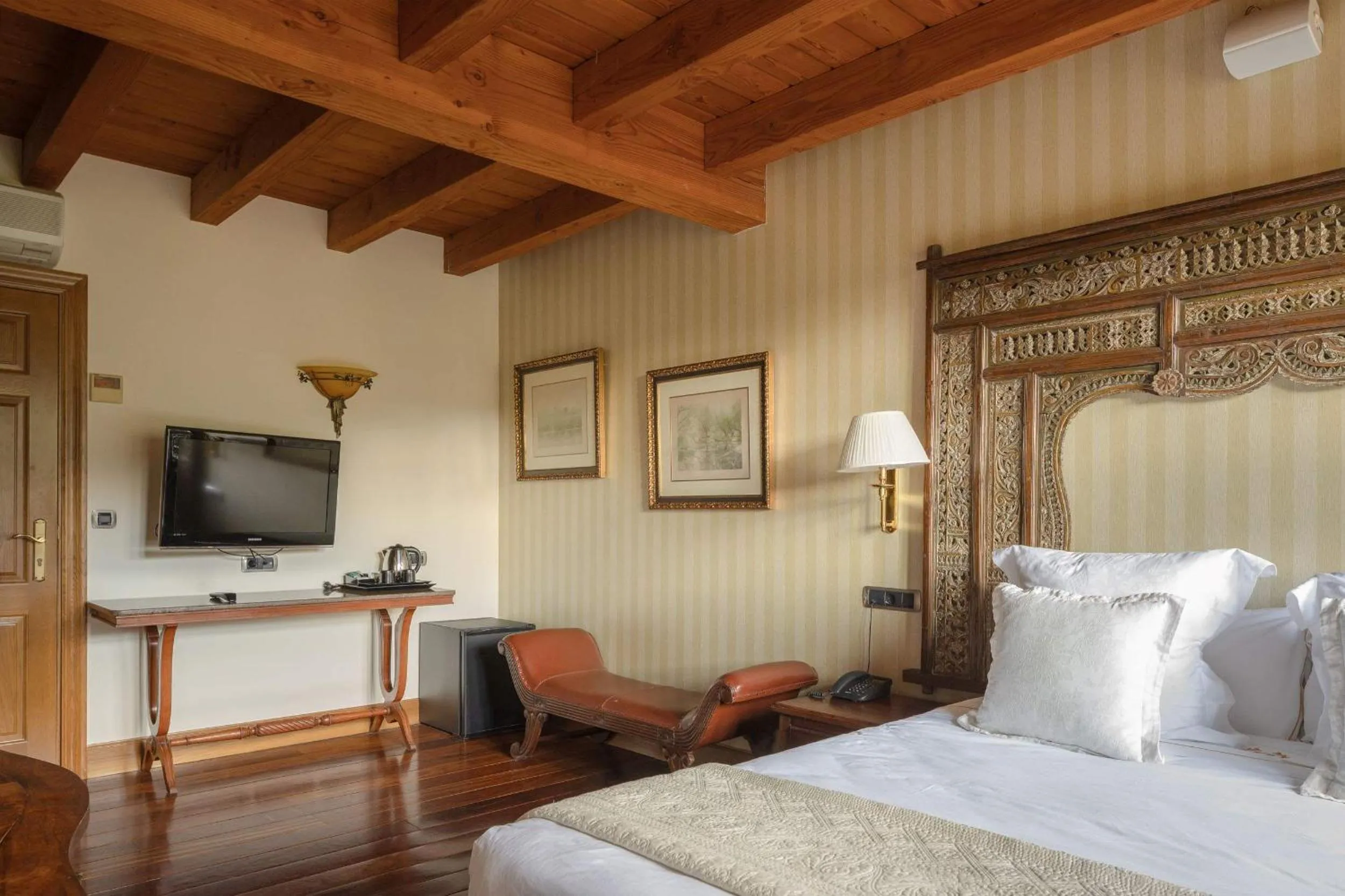 Bed in Hotel & Spa Etxegana