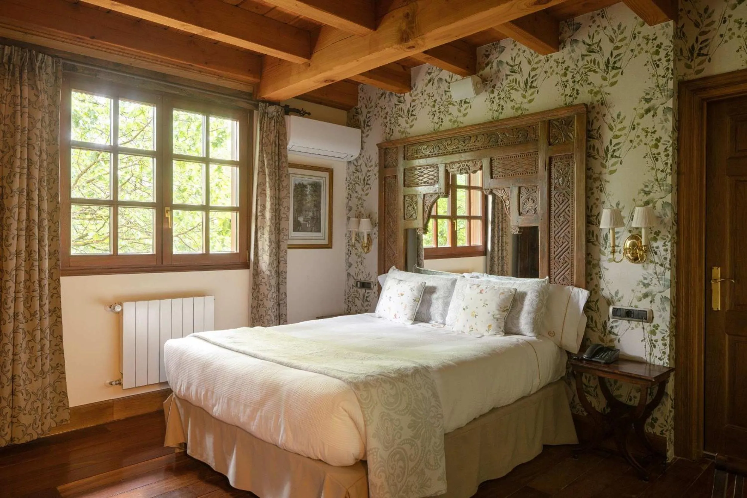 Bed in Hotel & Spa Etxegana