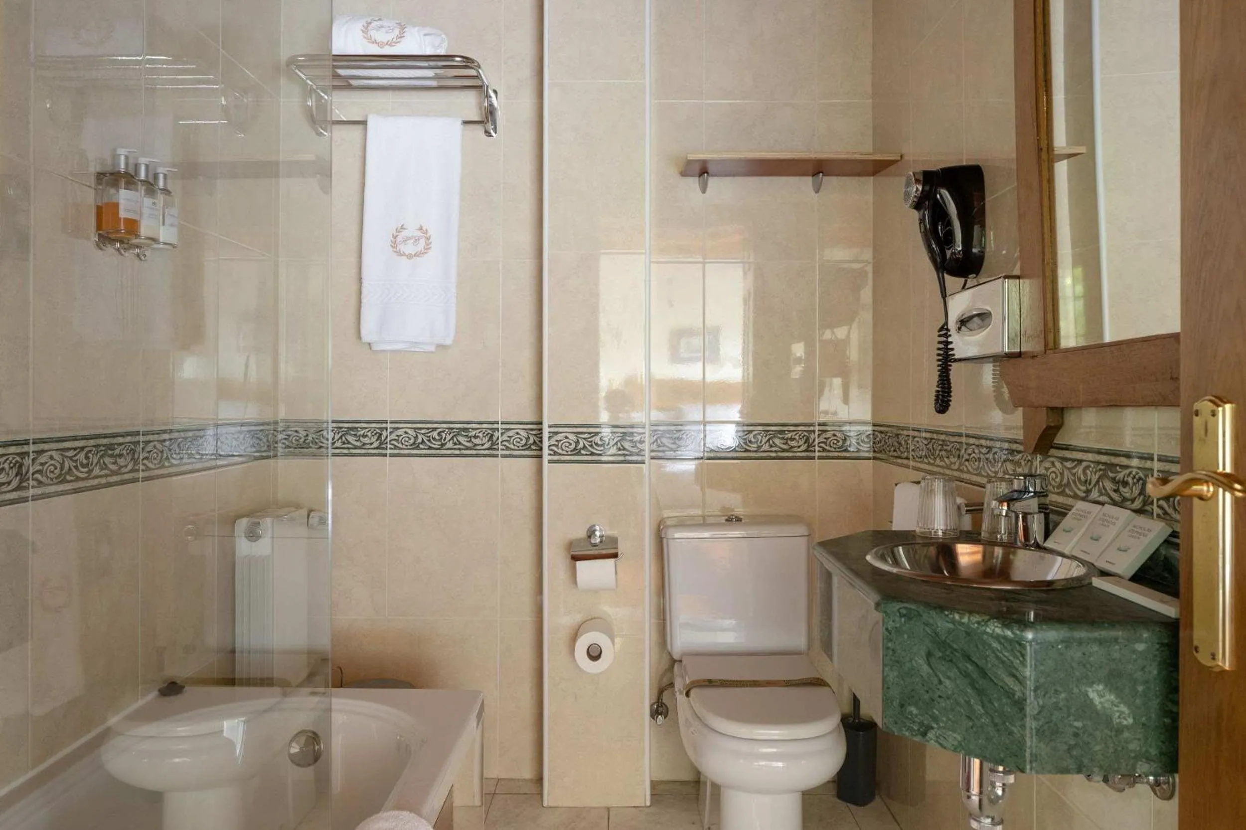 Toilet in Hotel & Spa Etxegana