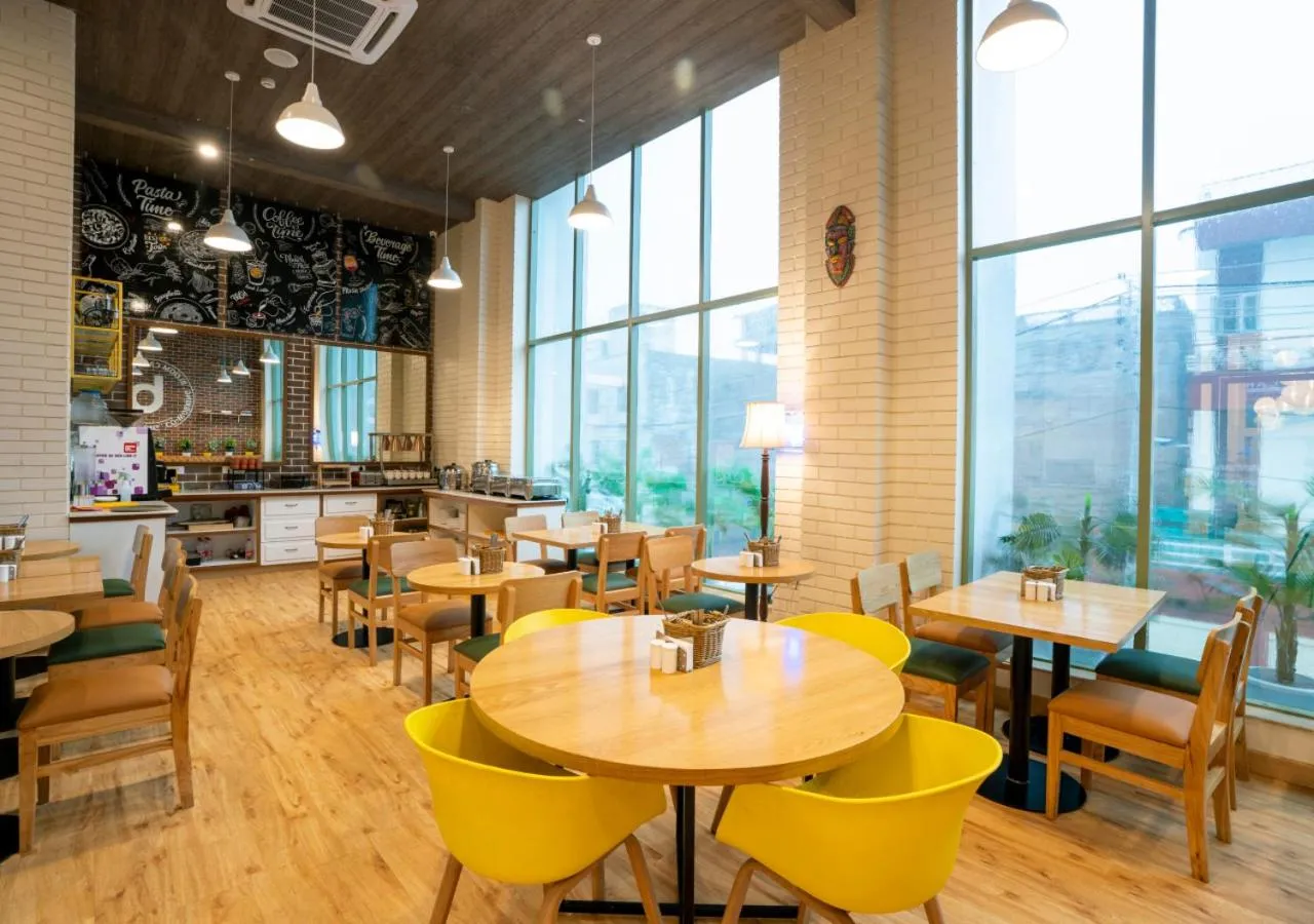 Restaurant/places to eat in Bloom Hotel - Jammu