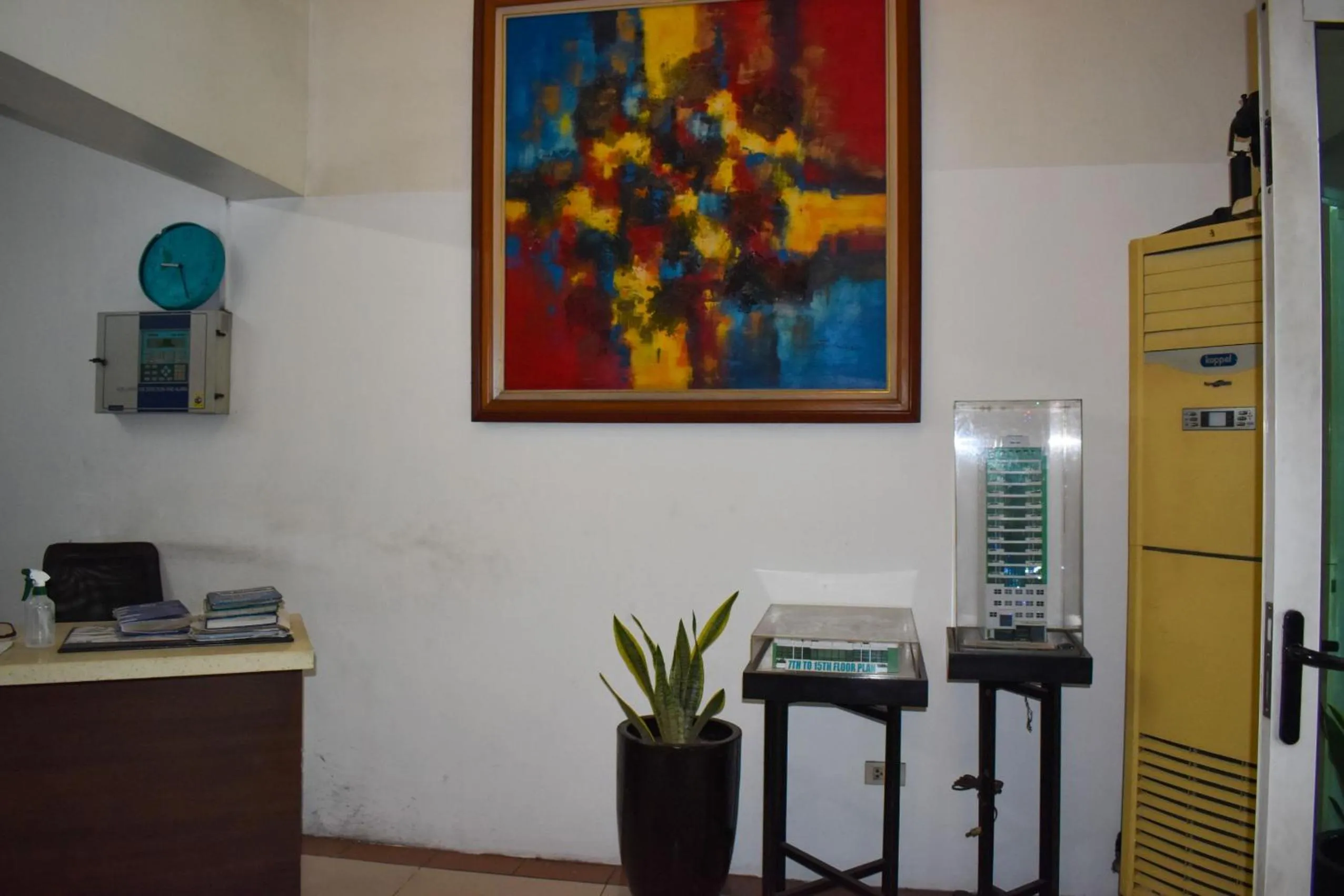 hair dresser in The Boni Tower by RSPL Manila City Center