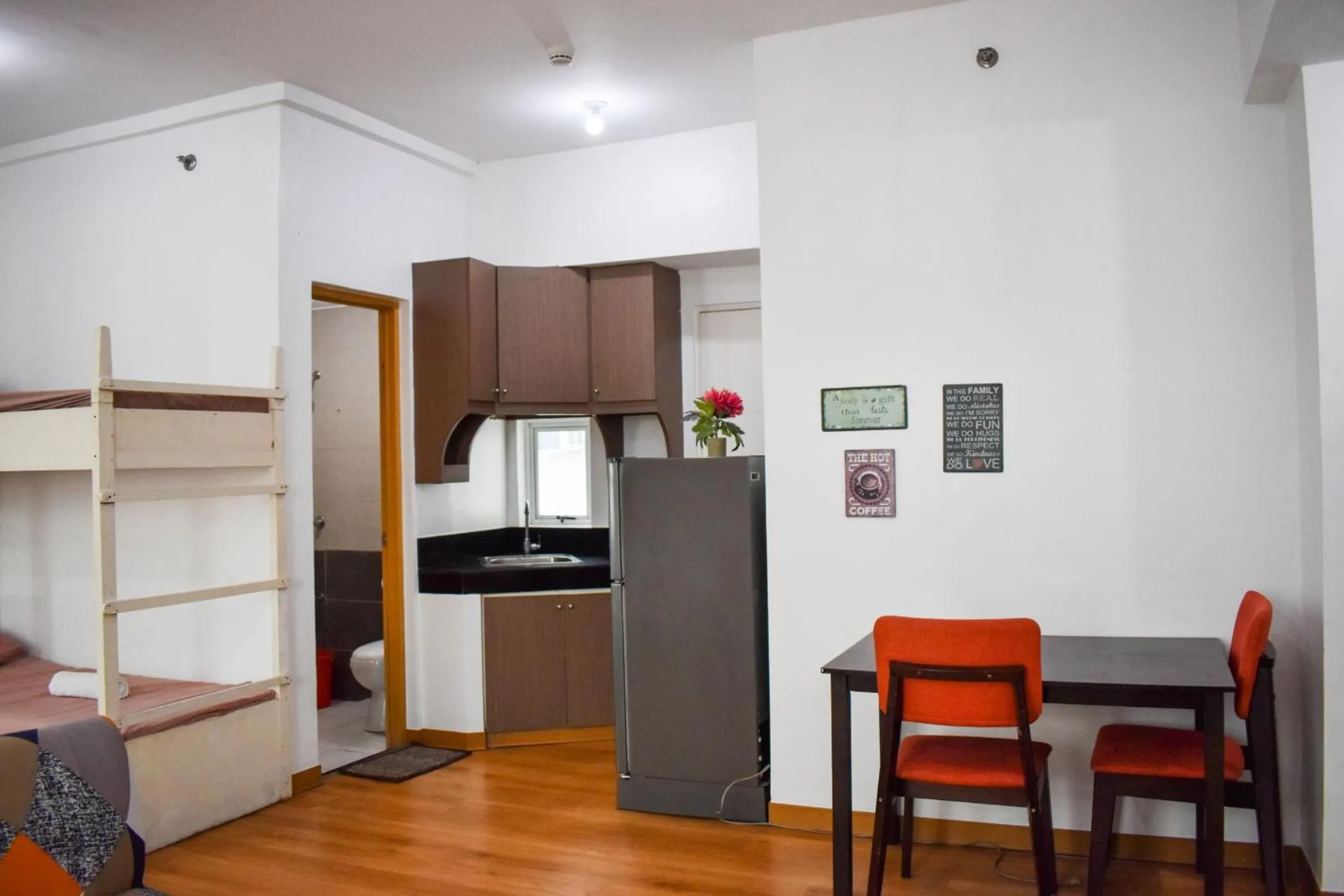 Kitchen or kitchenette in The Boni Tower by RSPL Manila City Center