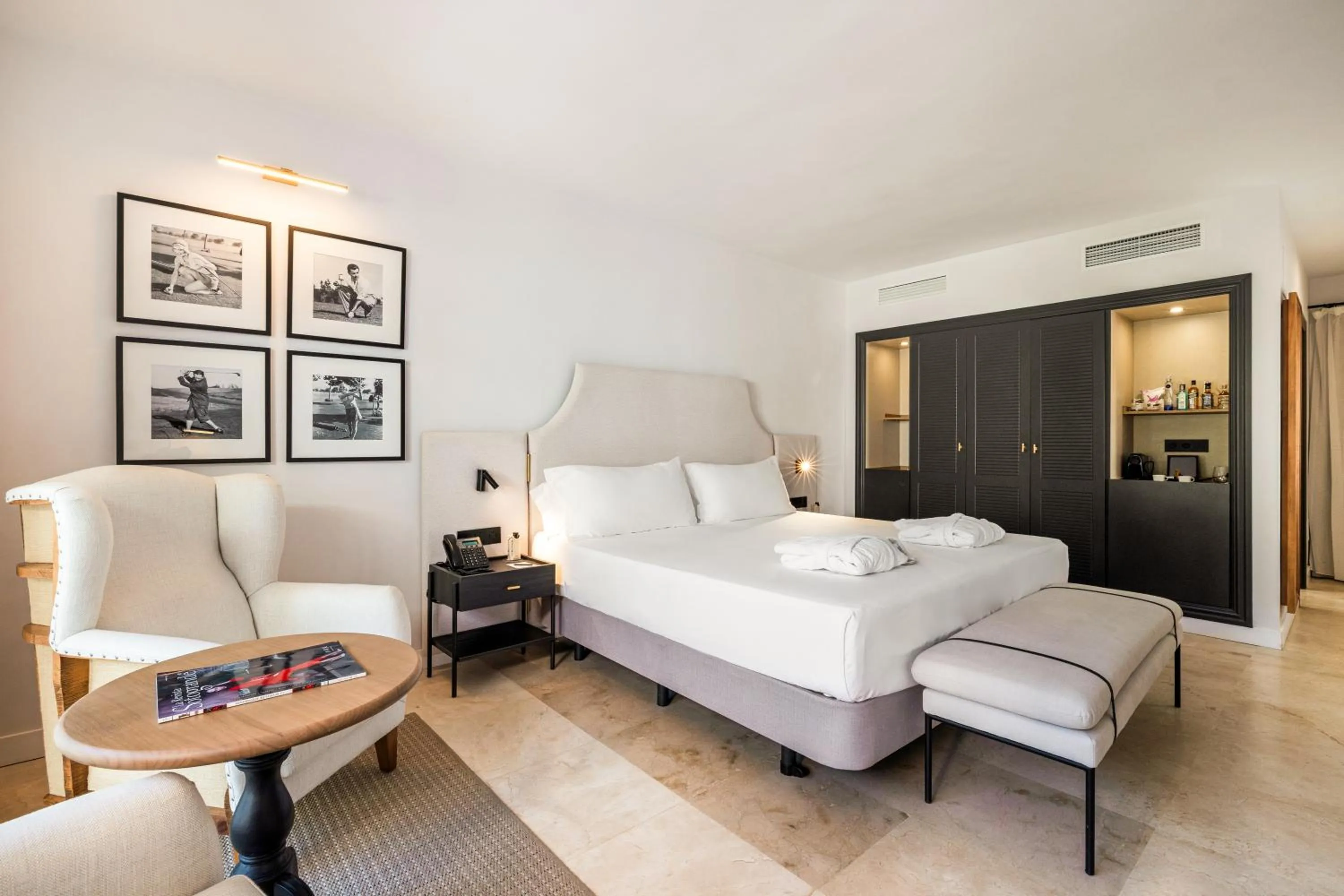 Photo of the whole room, Bed in Hotel Inmood San Roque