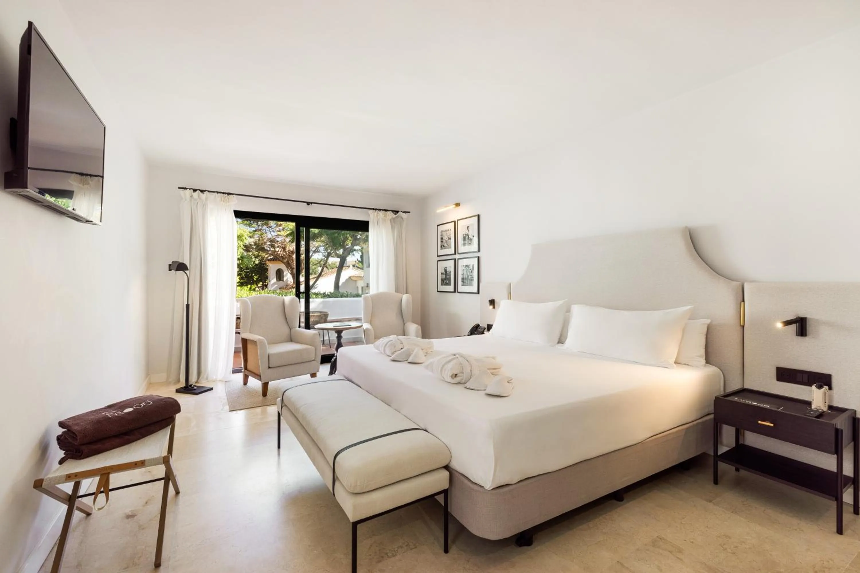 Photo of the whole room, Bed in Hotel Inmood San Roque