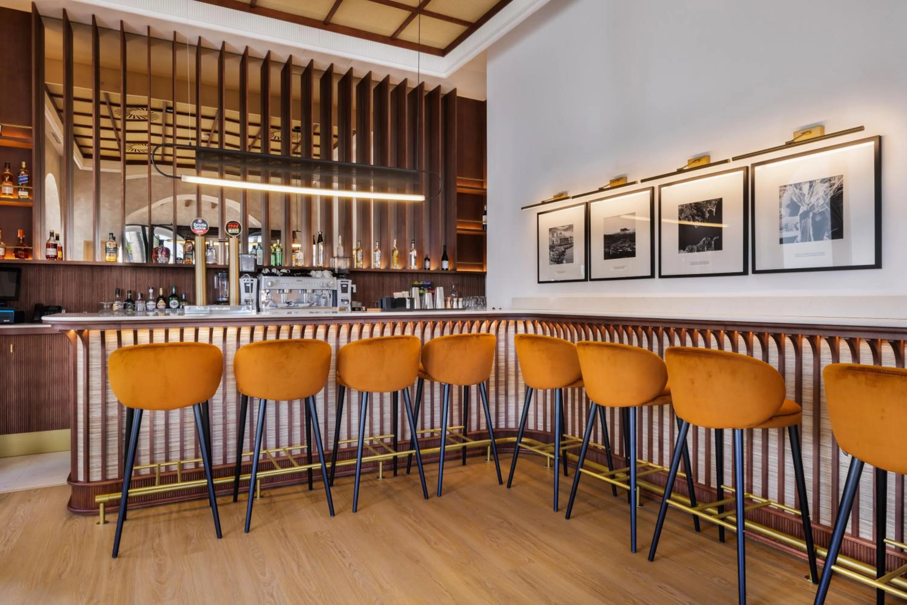 Lounge or bar in Hotel Inmood San Roque