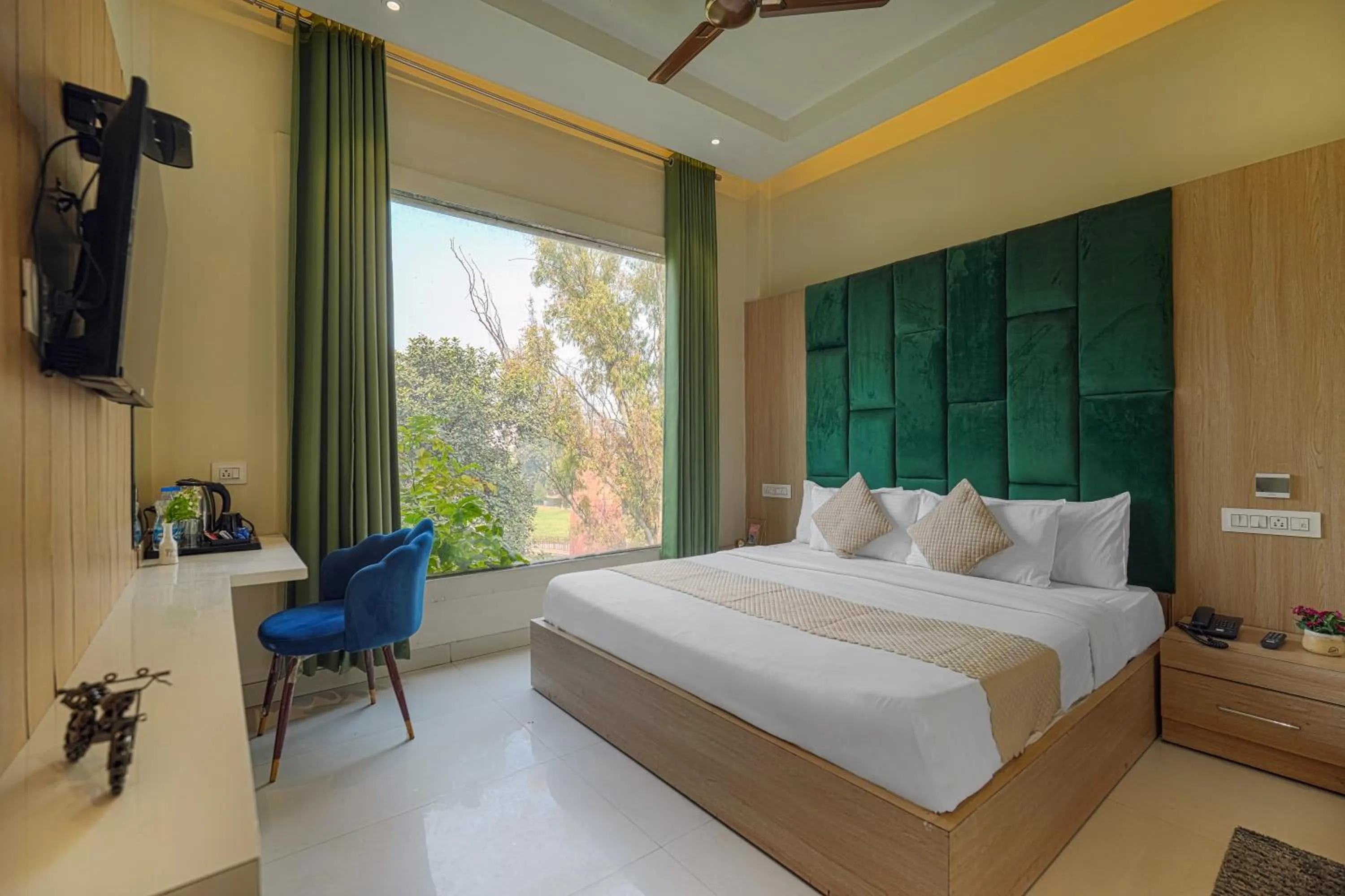 Photo of the whole room, Bed in Hotel Global Inn