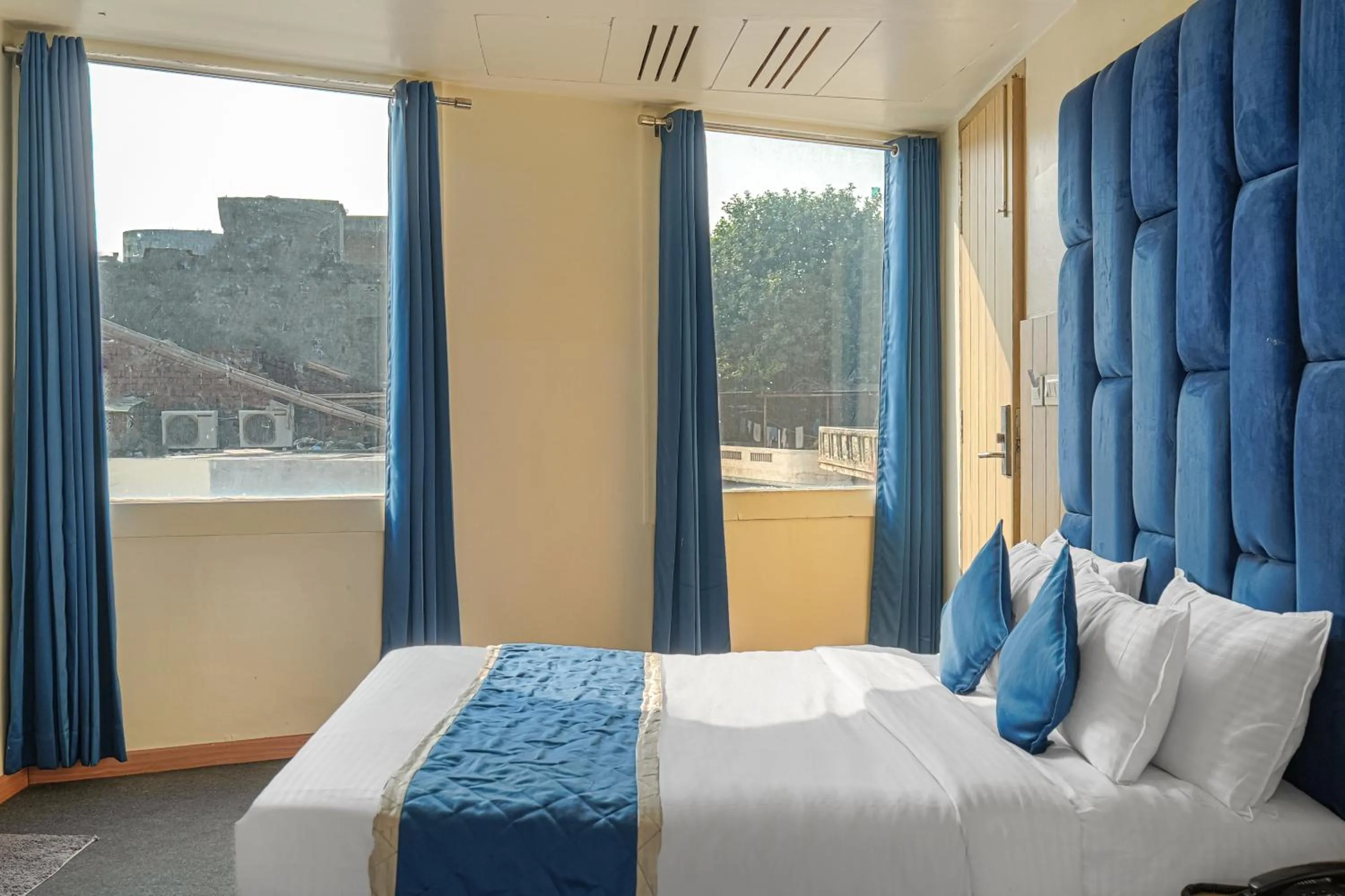 Photo of the whole room, Bed in Hotel Global Inn