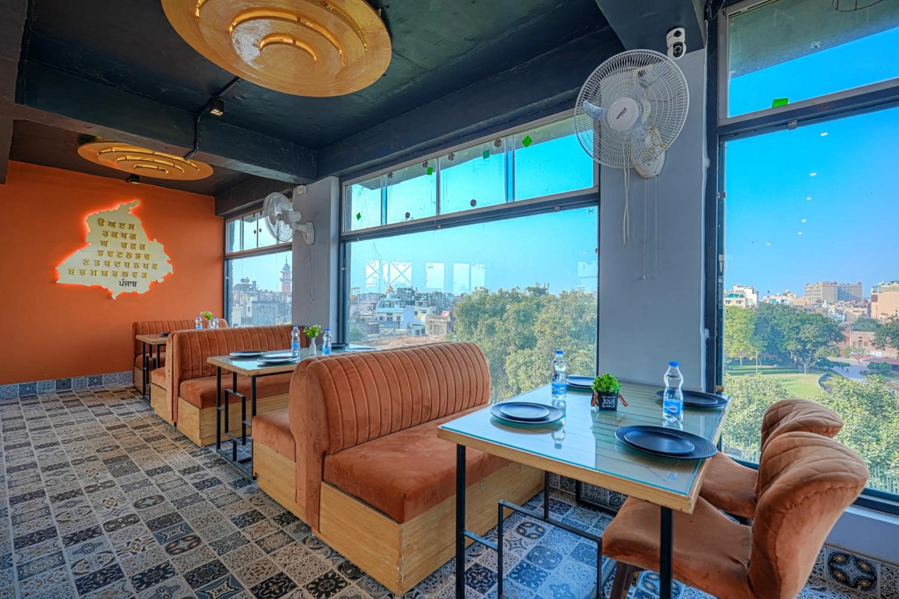 Restaurant/places to eat in Hotel Global Inn