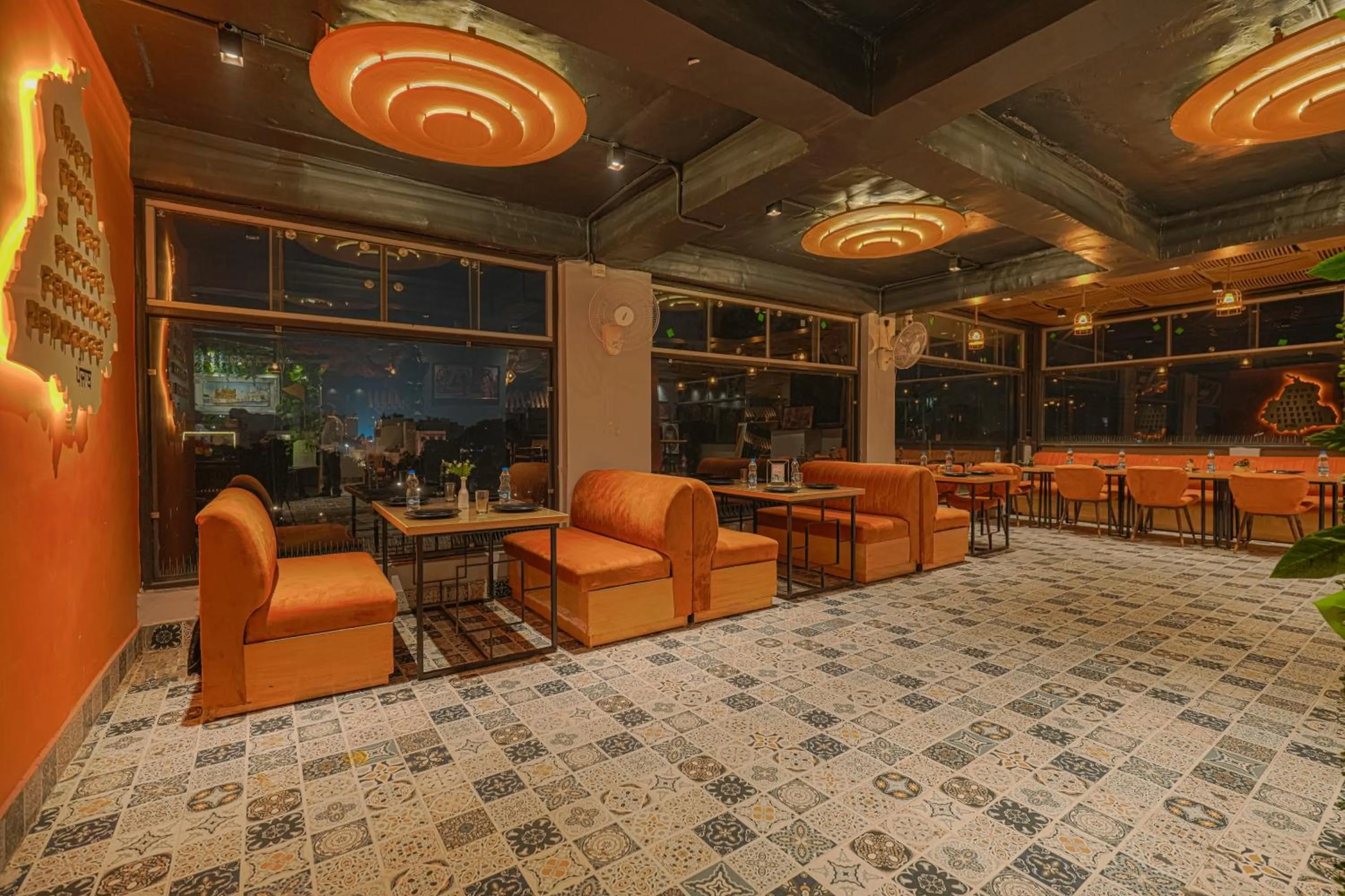 Restaurant/places to eat in Hotel Global Inn