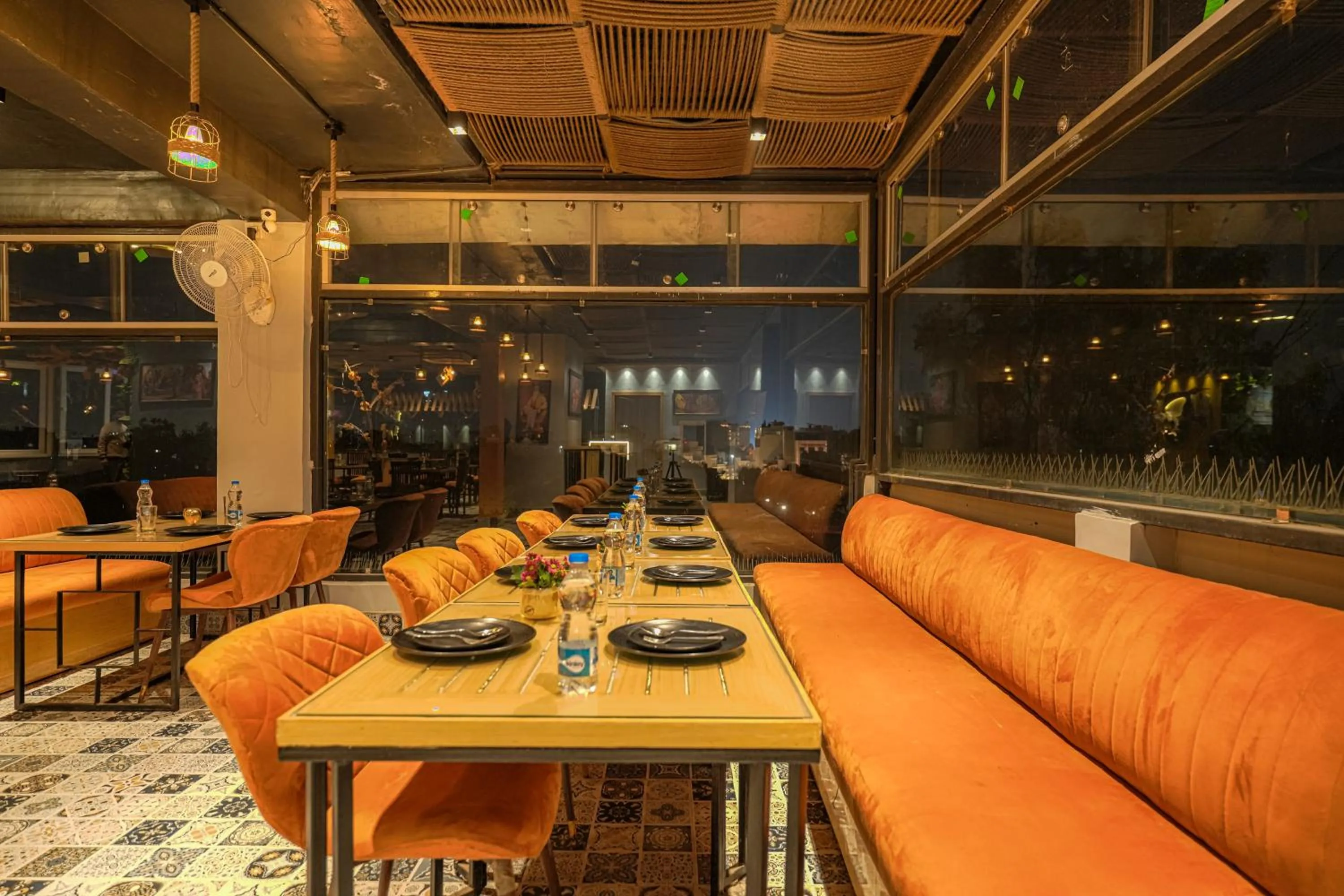 Restaurant/places to eat in Hotel Global Inn