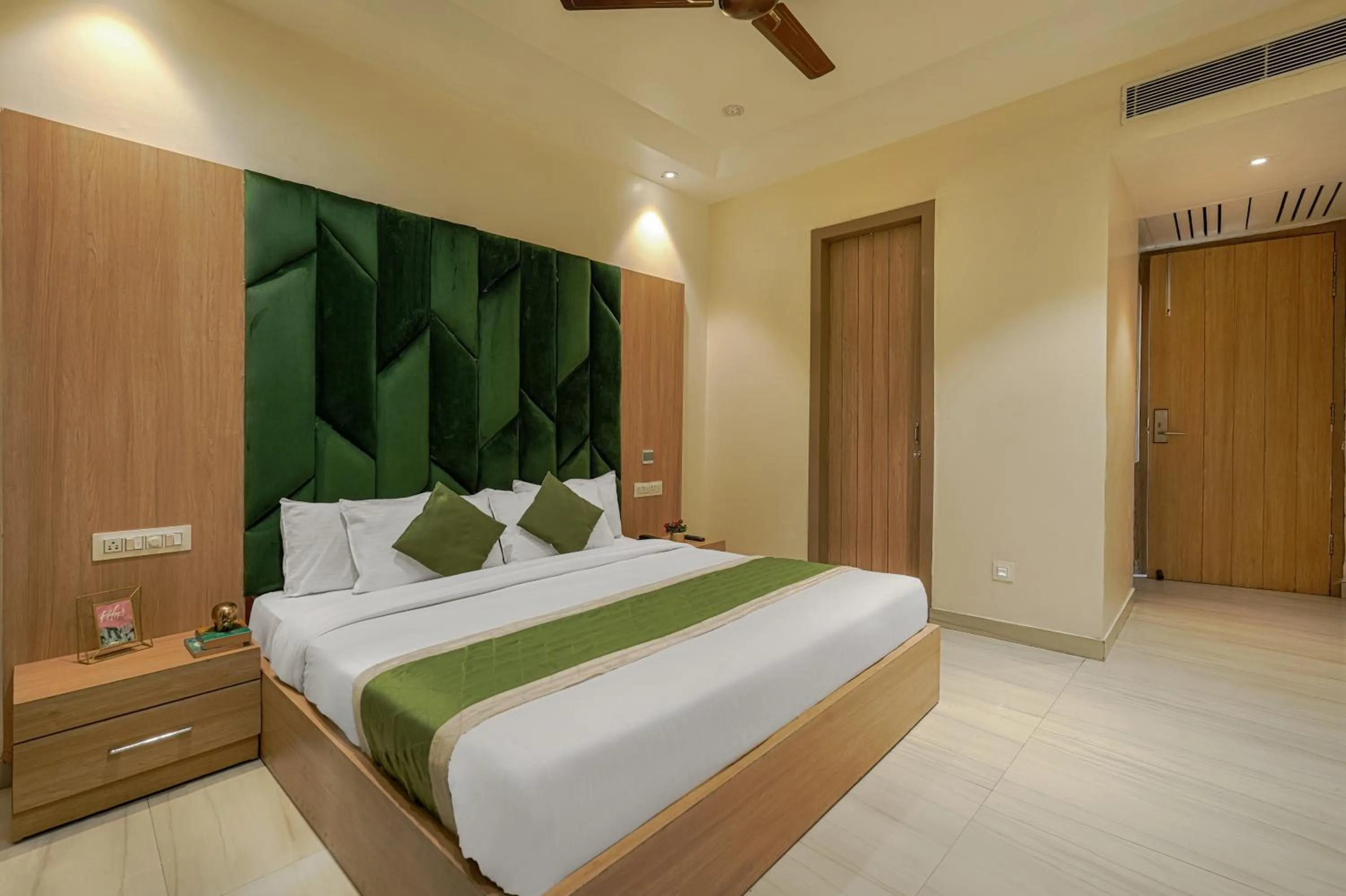 Photo of the whole room, Bed in Hotel Global Inn