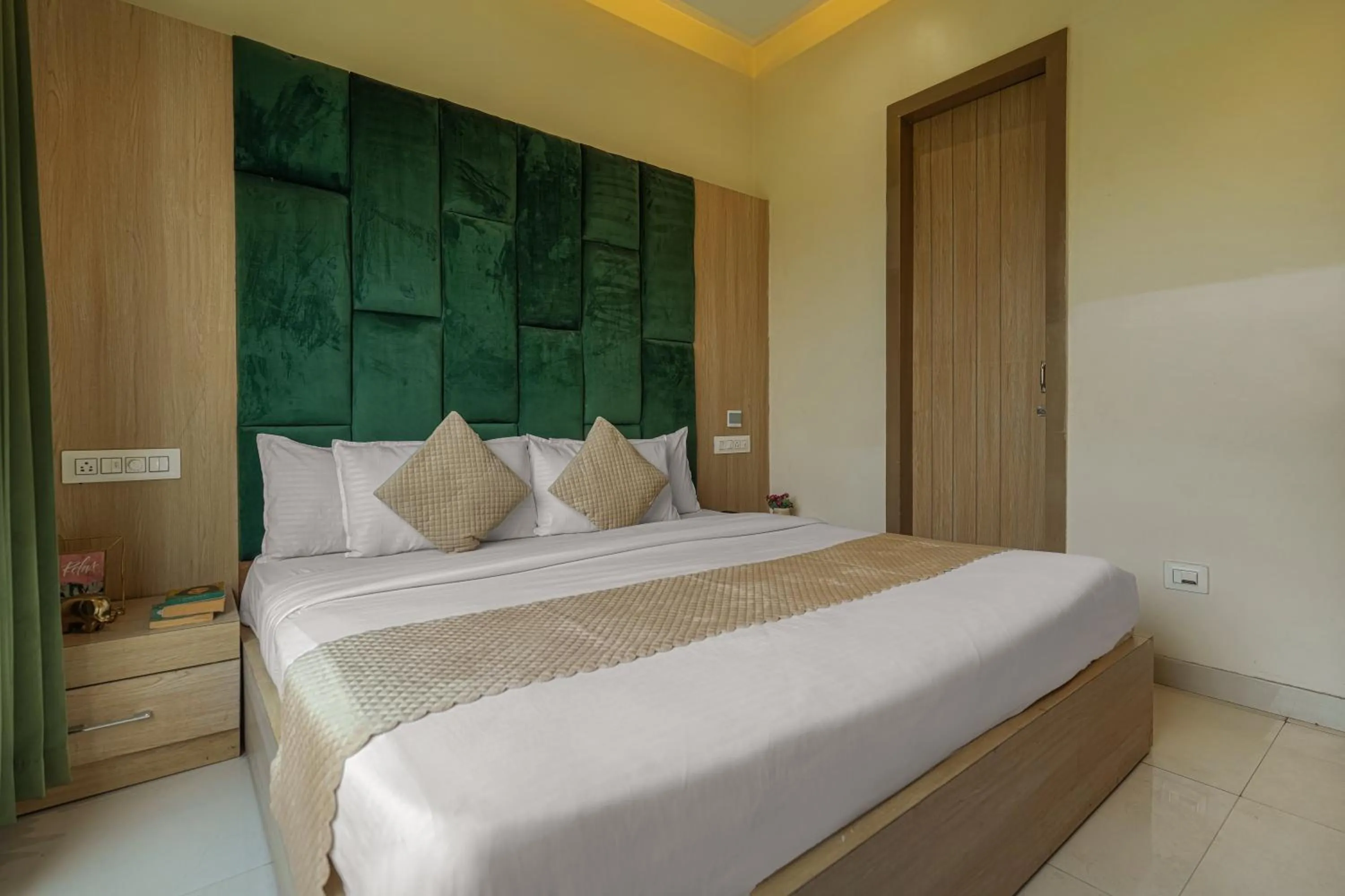 Photo of the whole room, Bed in Hotel Global Inn