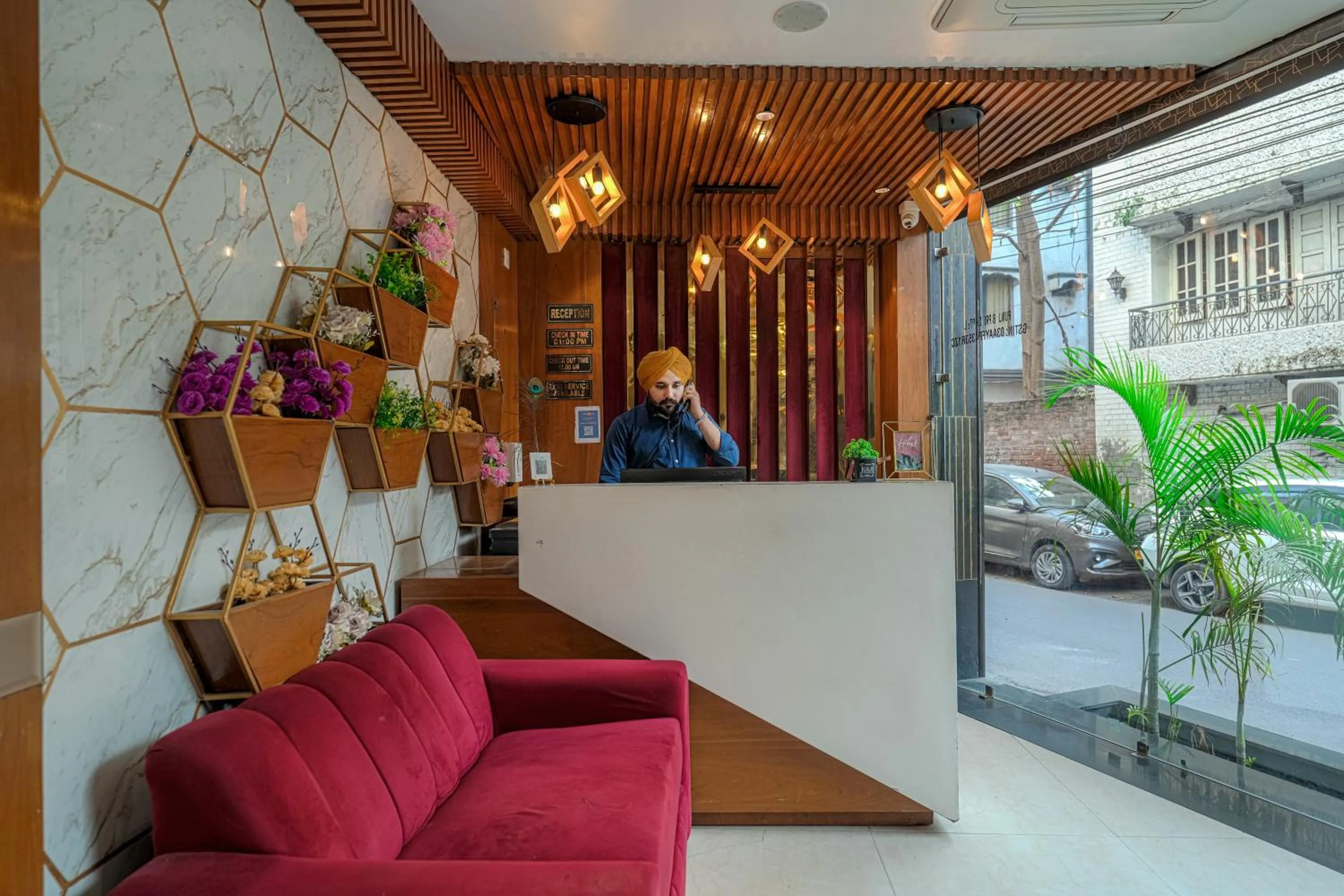 People in Hotel Global Inn