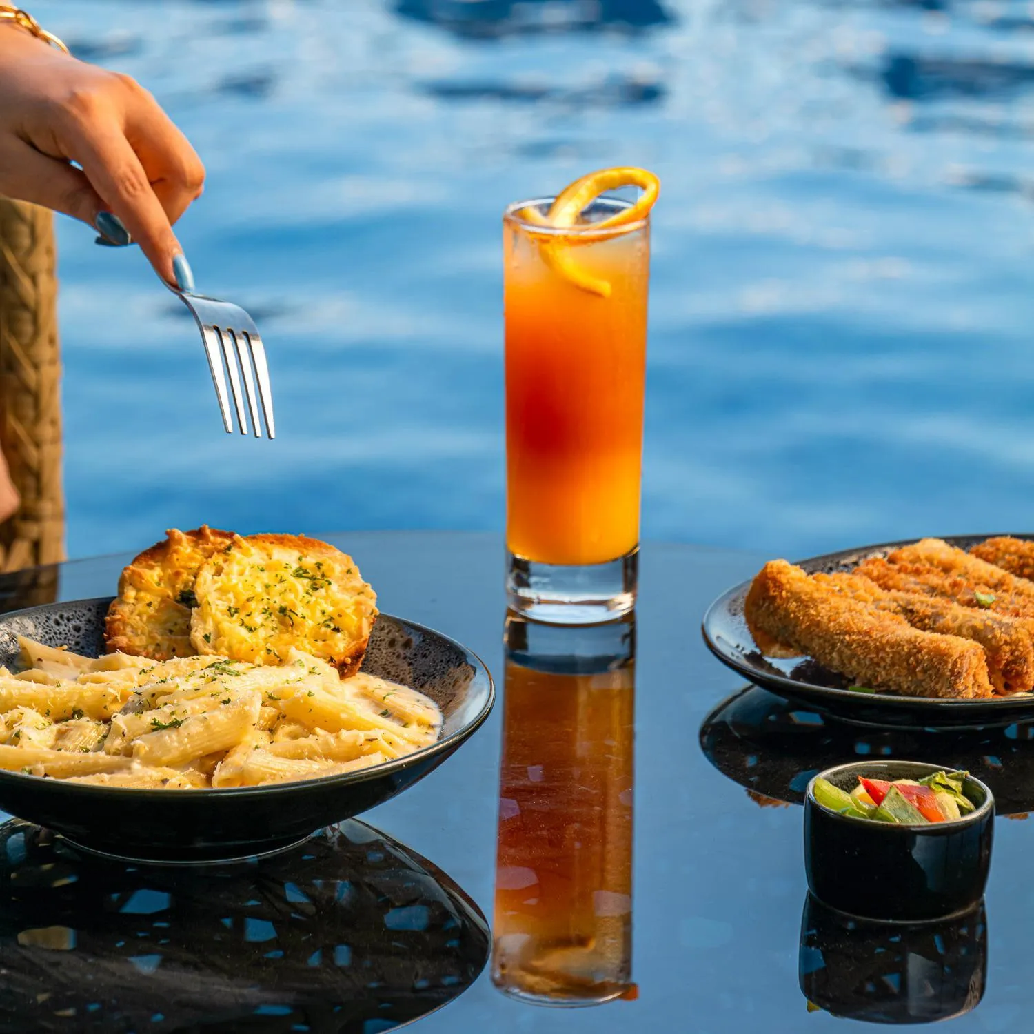 Lounge or bar in Vagator Downtown By VDP