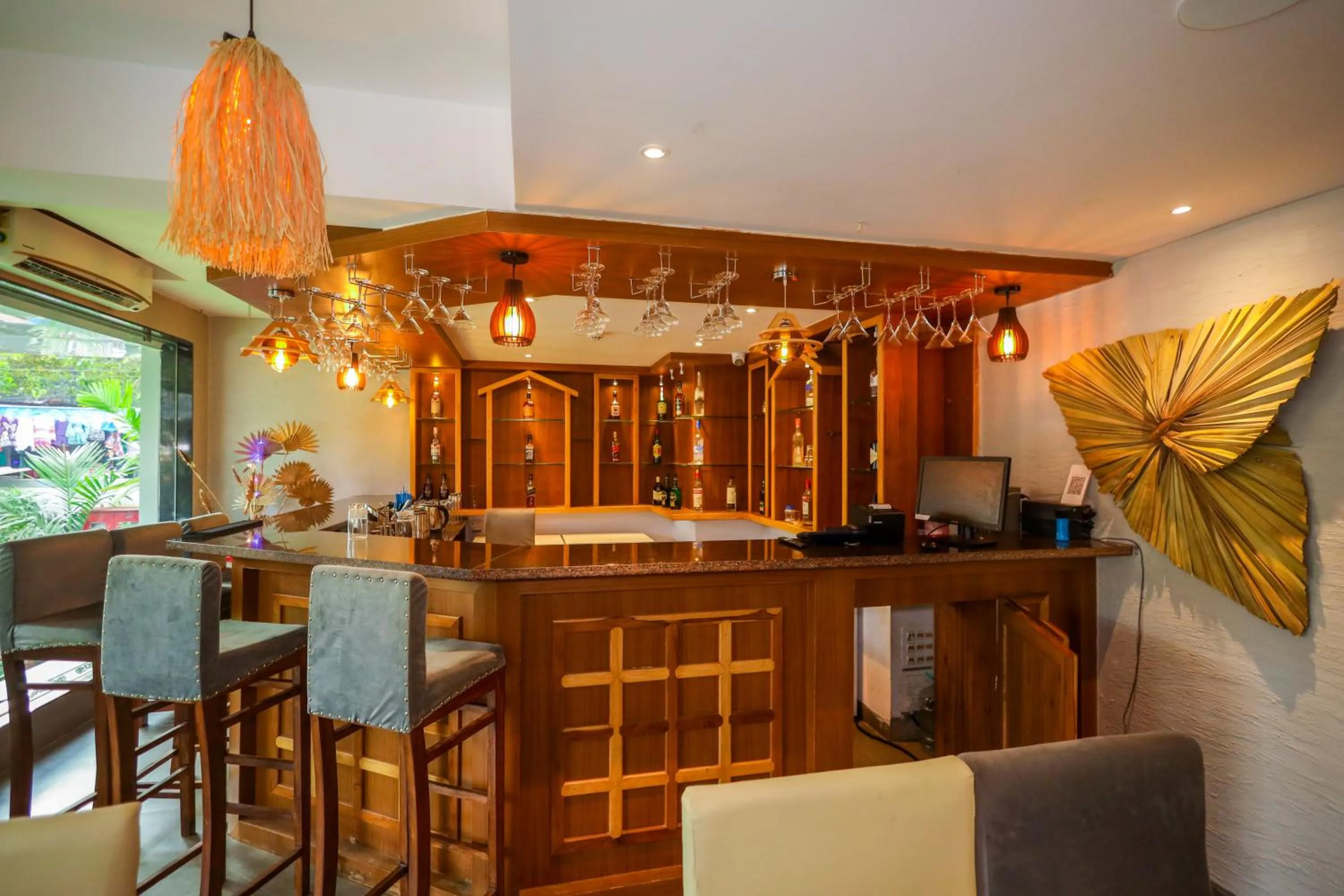 Lounge or bar in Vagator Downtown By VDP