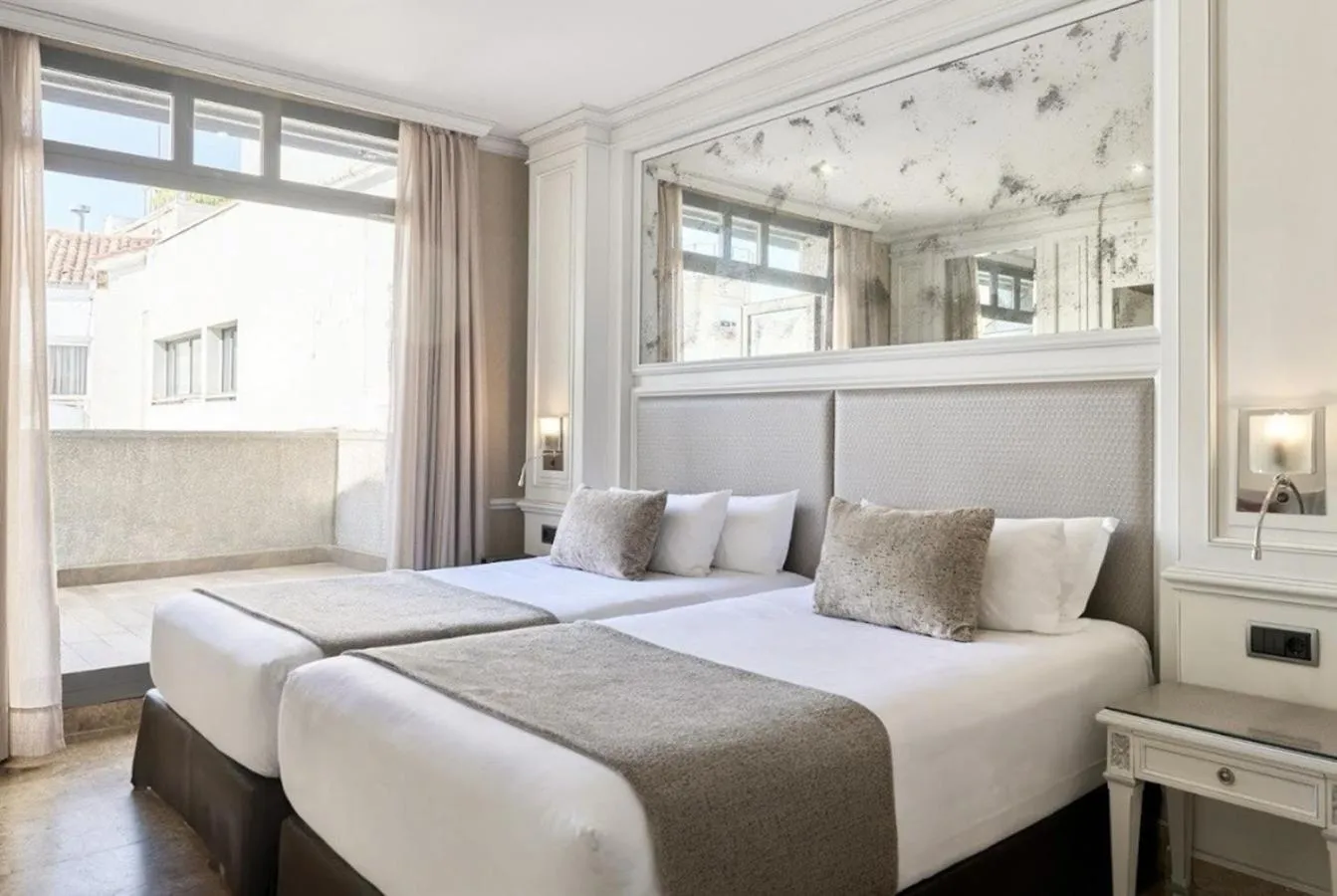 Photo of the whole room, Bed in VP Jardín de Recoletos