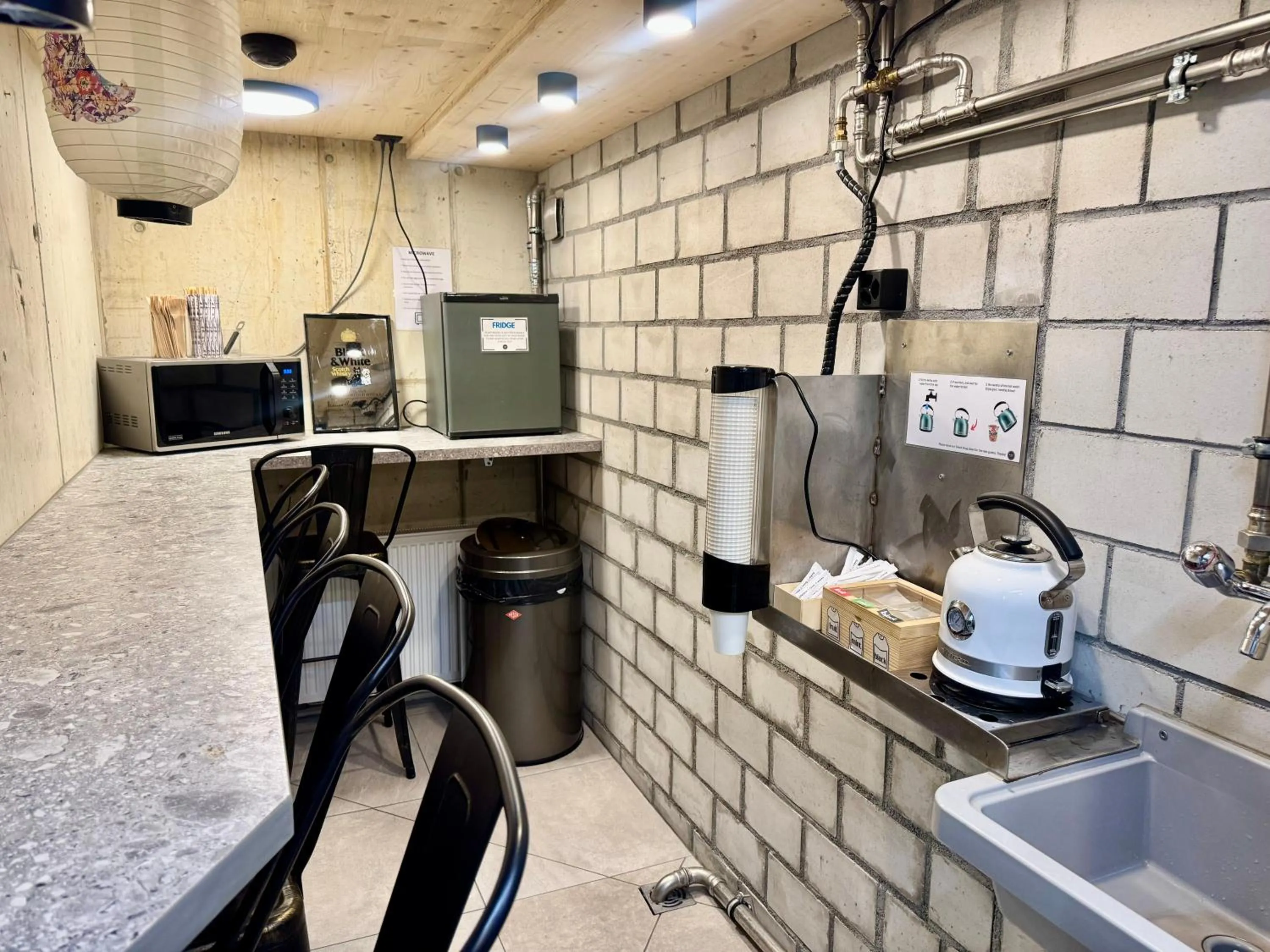 Kitchen or kitchenette in Peaky Riders Self Check-in Hotel