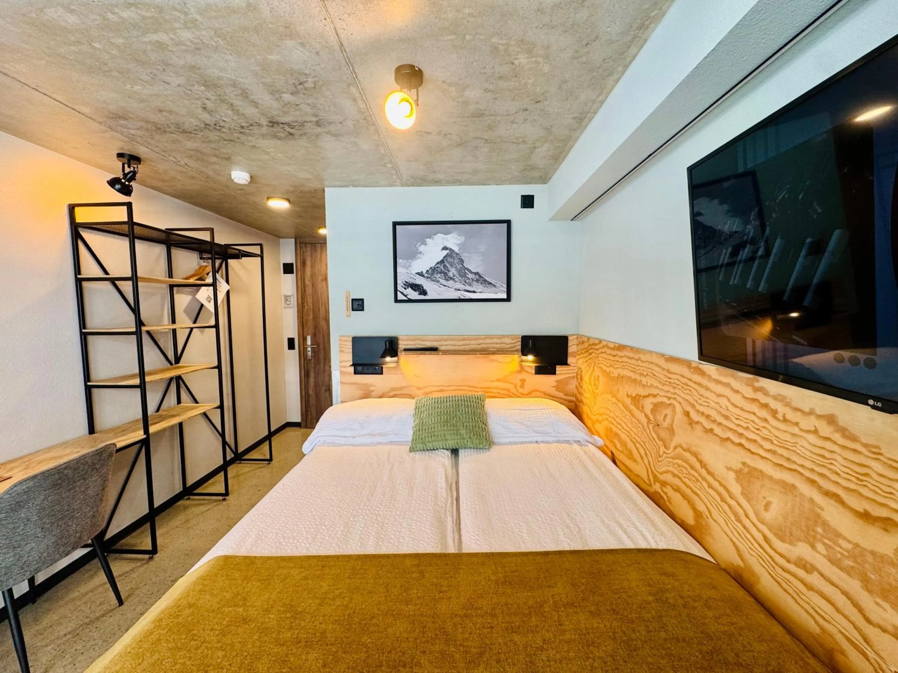 Photo of the whole room, Bed in Peaky Riders Self Check-in Hotel