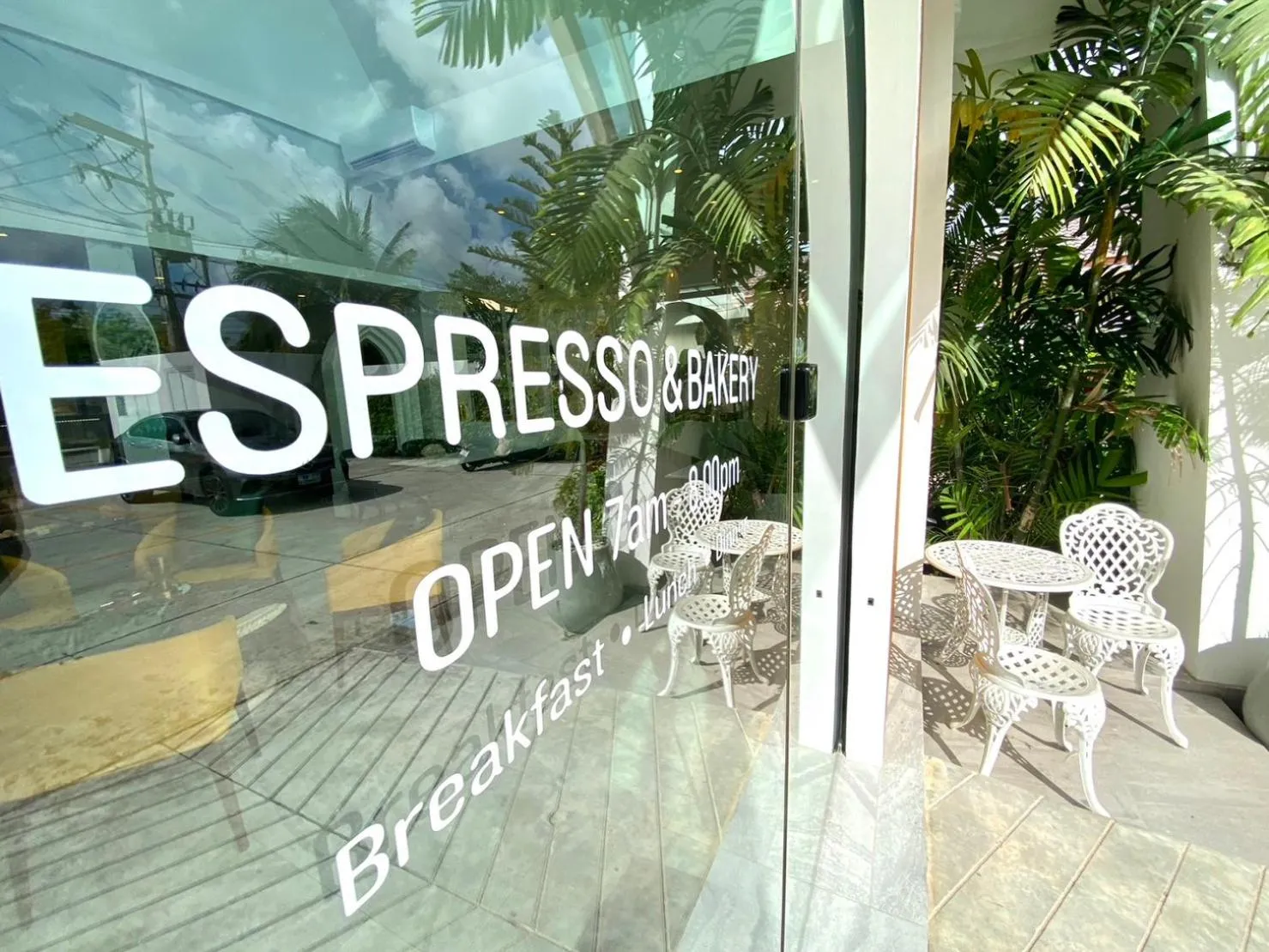 Restaurant/places to eat in Tajh Pool Villas