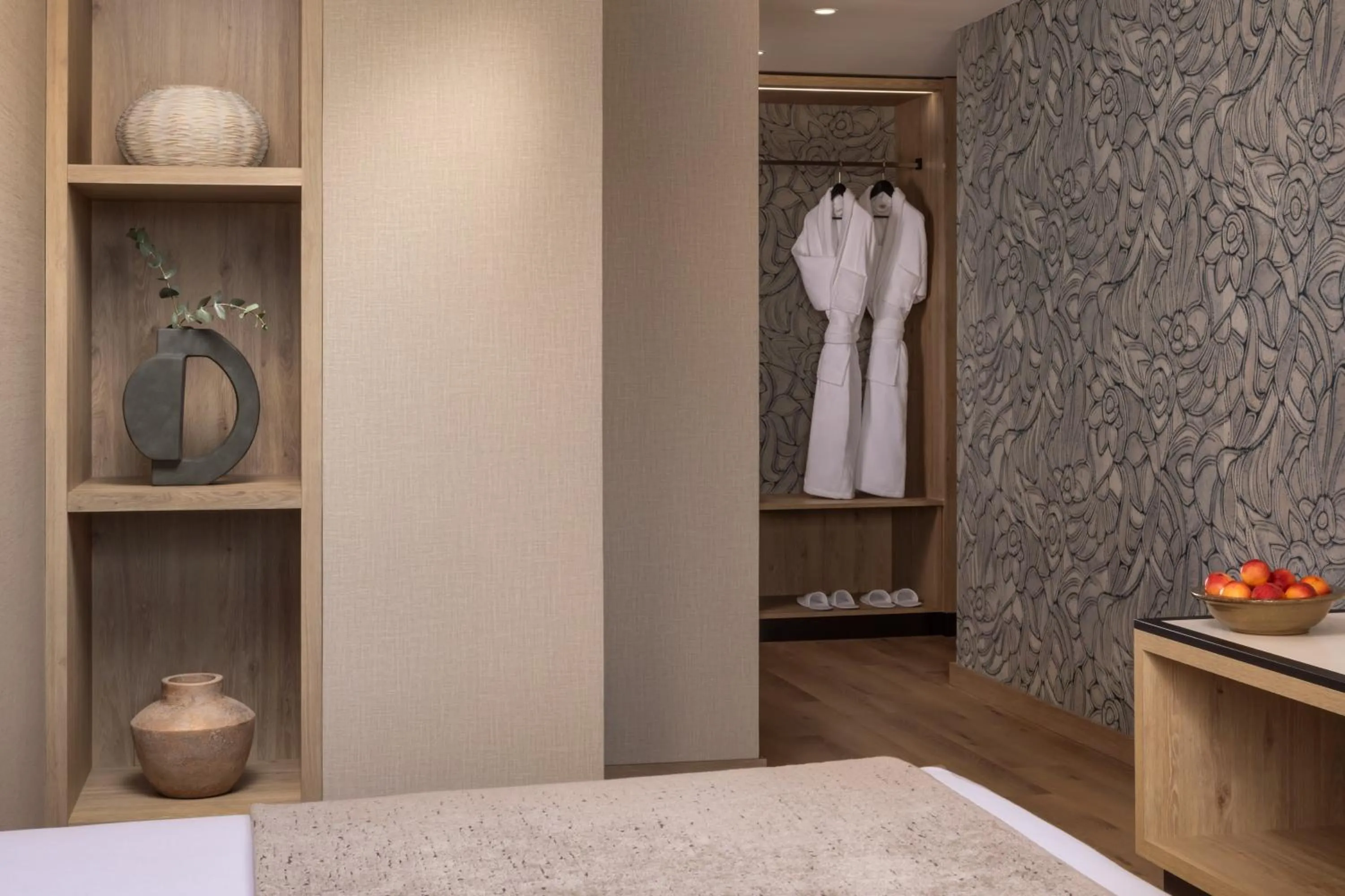 wardrobe, Bed in VP SOGNIO Metropolitano