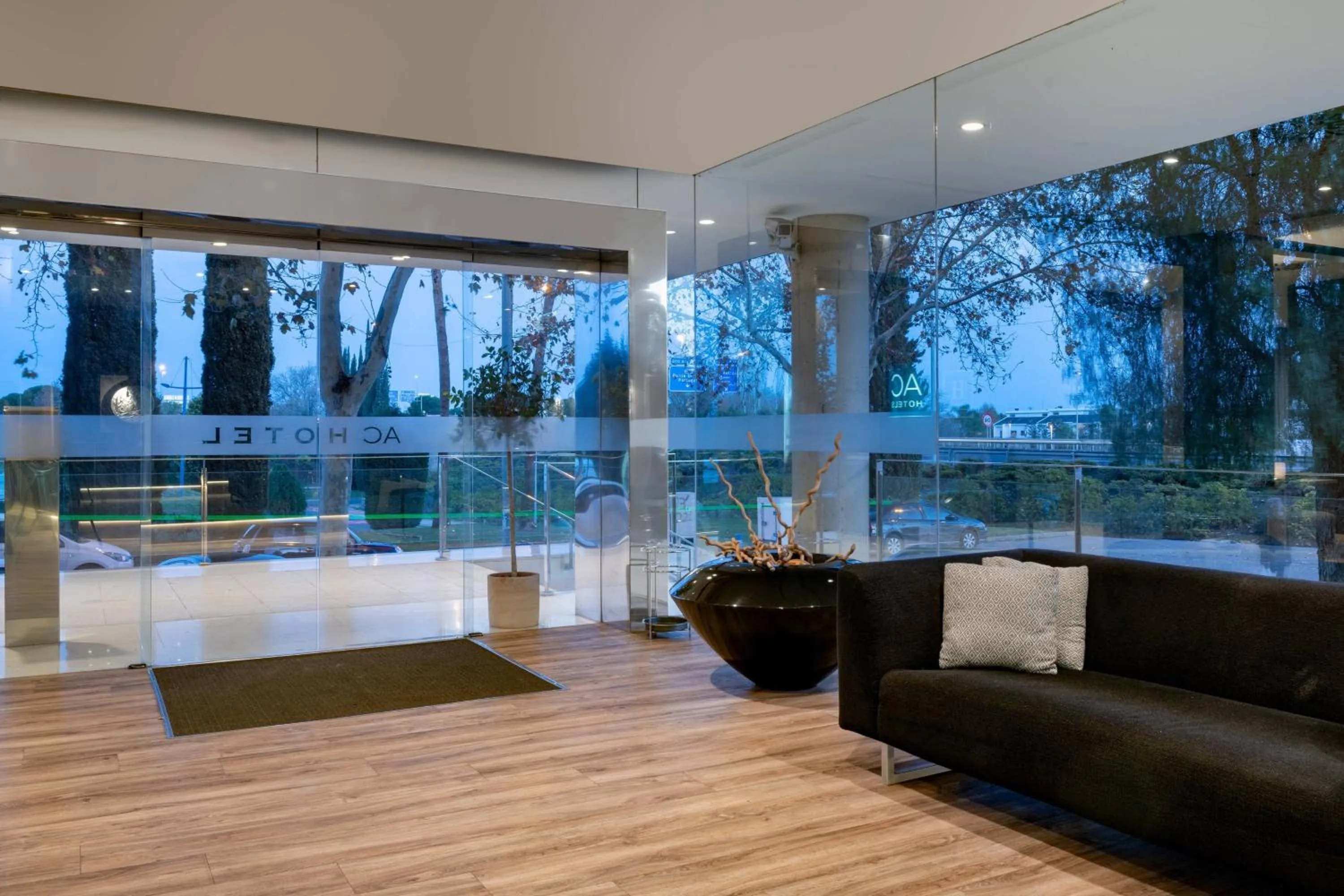 Lobby or reception in AC Hotel Huelva by Marriott