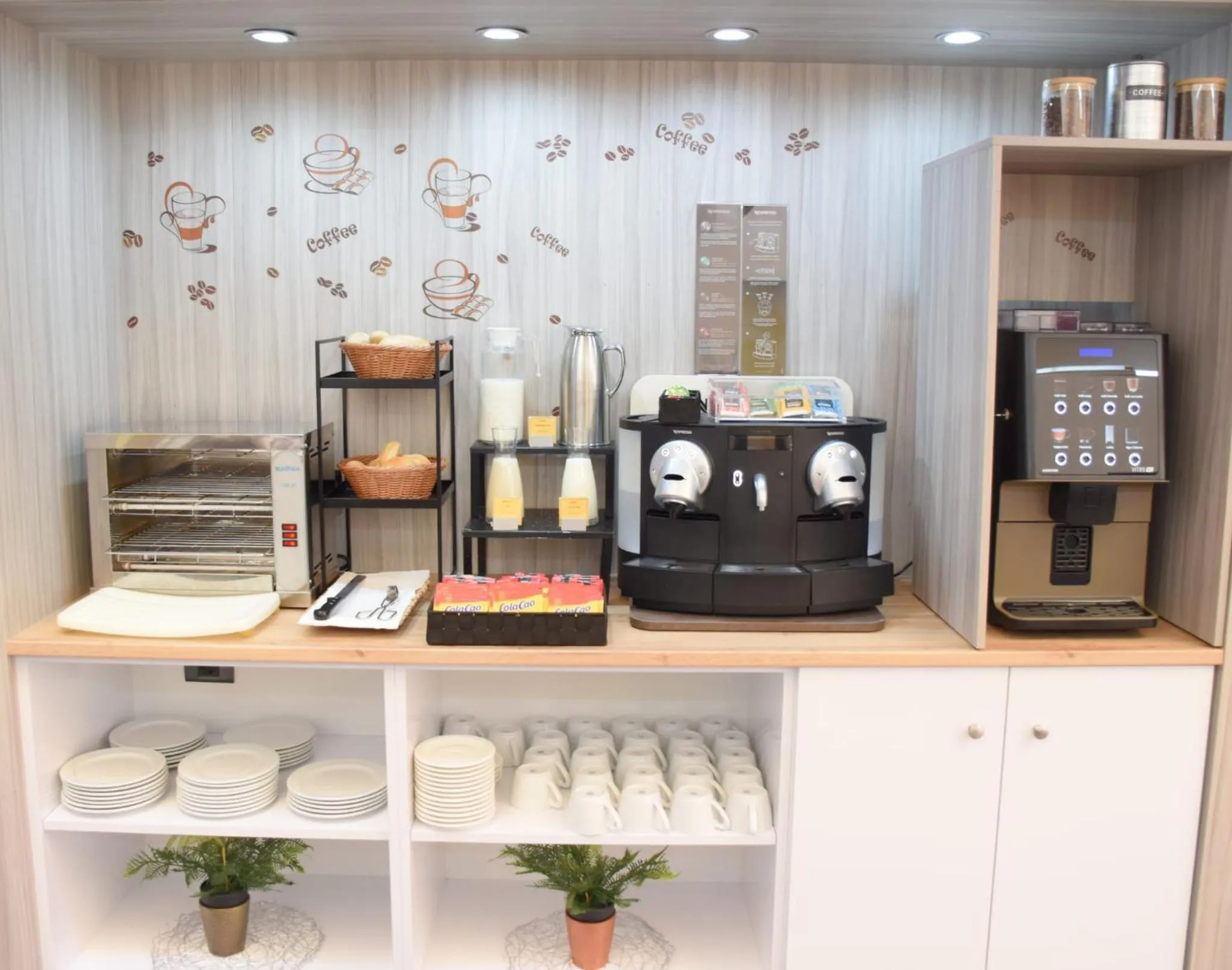 Buffet breakfast in Hotel Salymar