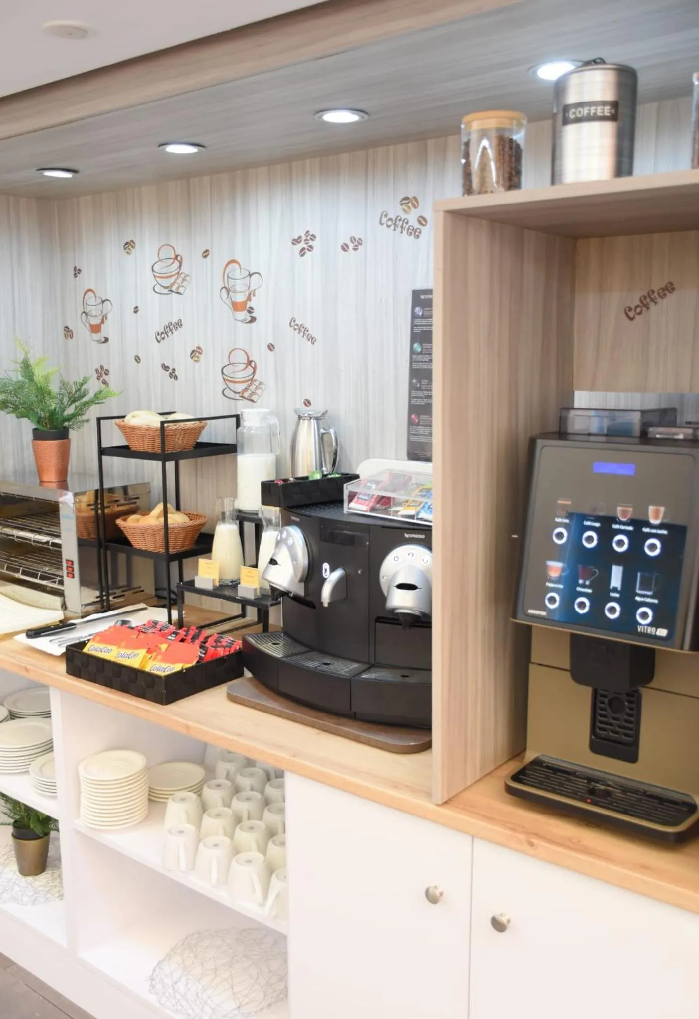 Buffet breakfast in Hotel Salymar