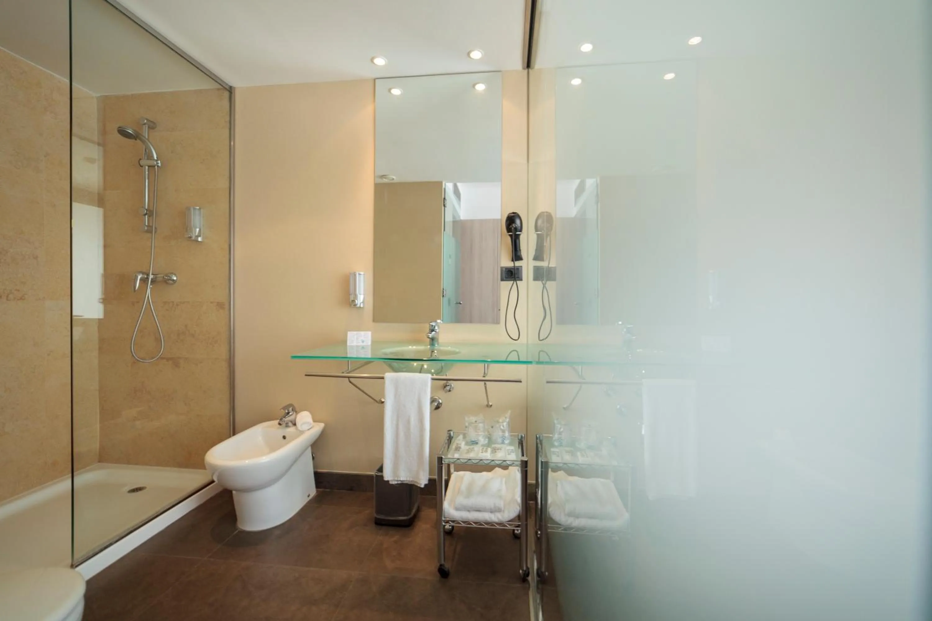 Bathroom in Hotel Salymar