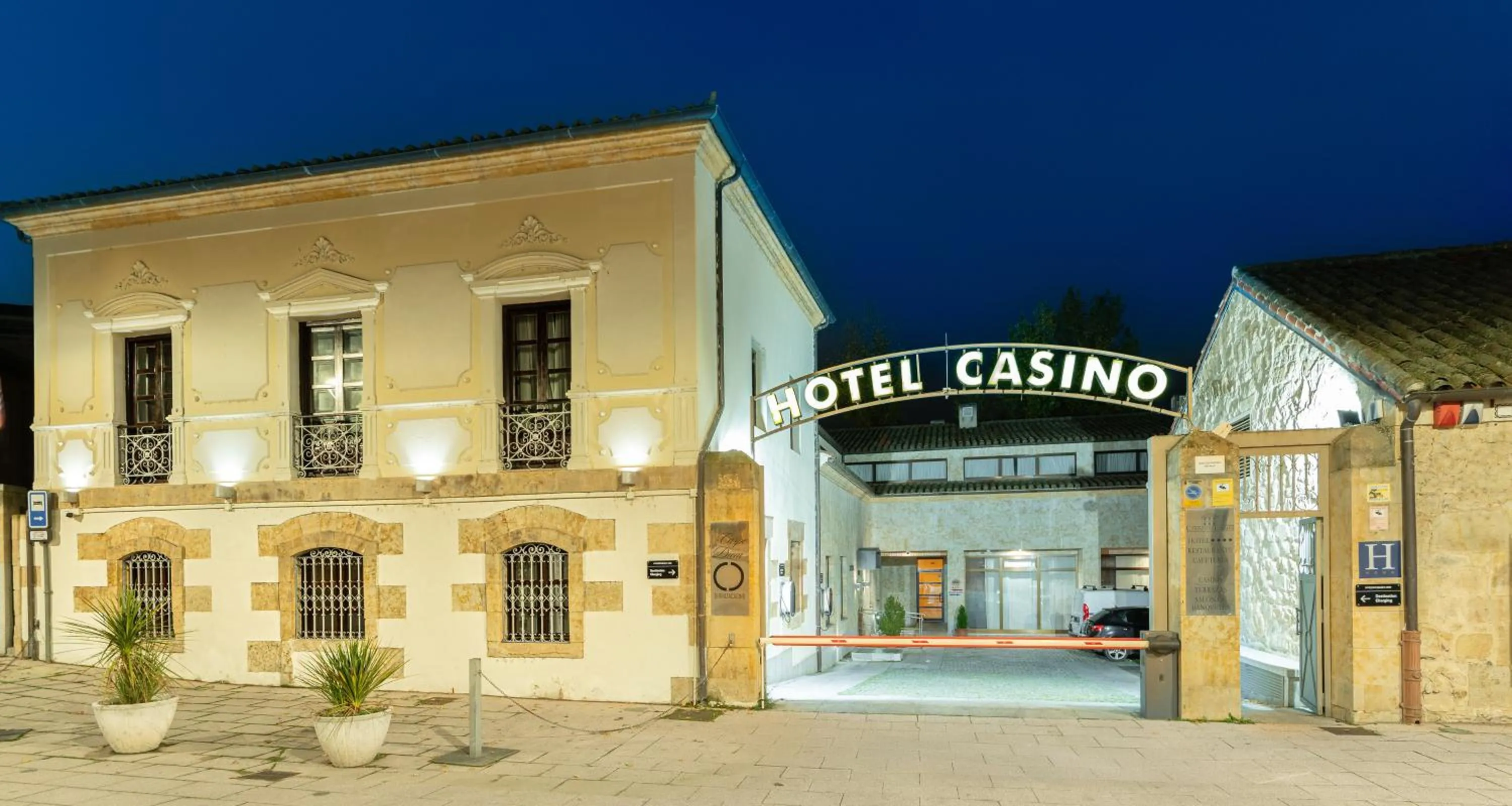 Property building in Hospedium Hotel Casino Del Tormes