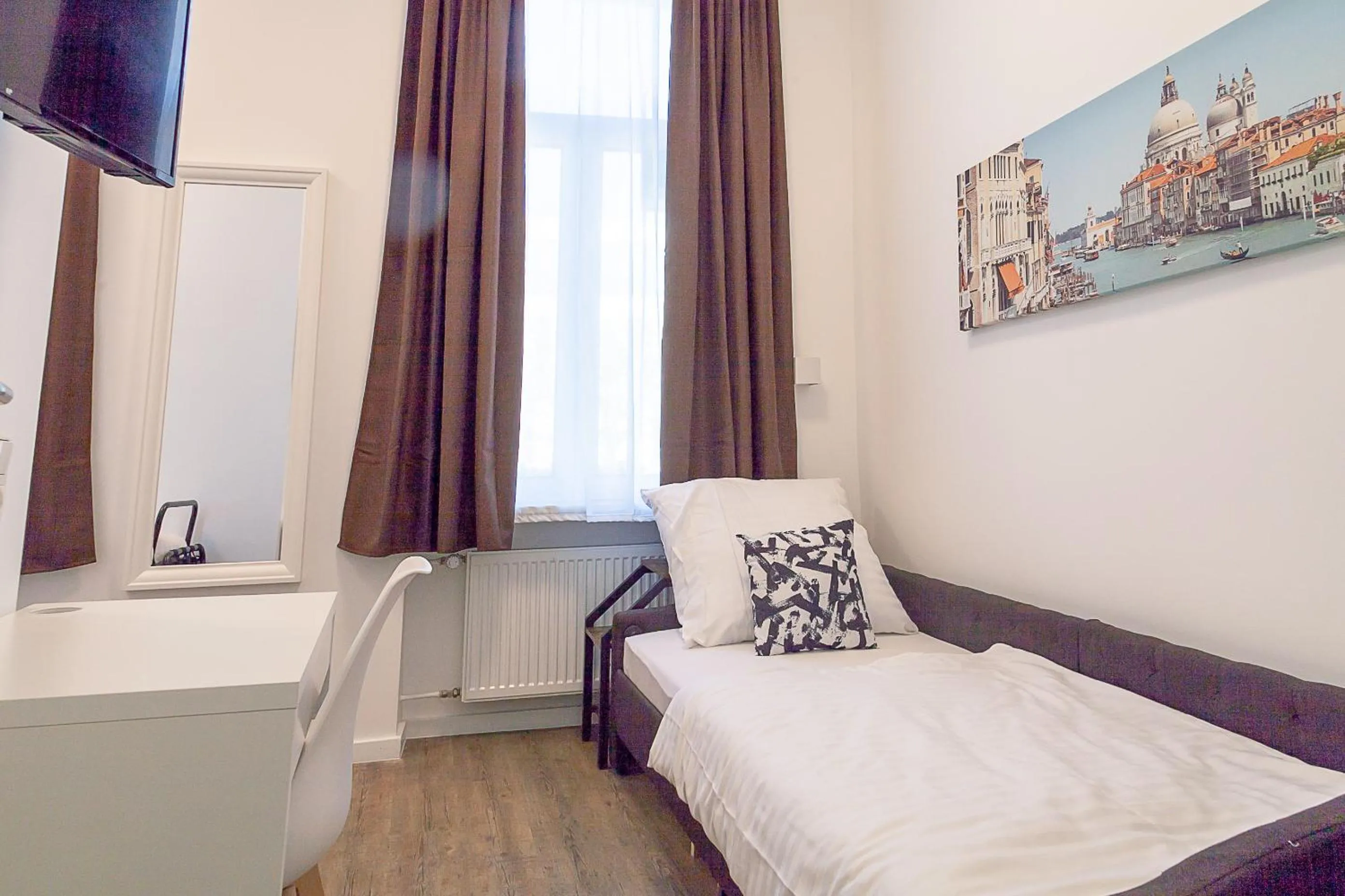 Twin Room with Private External Bathroom in Hotel Soers