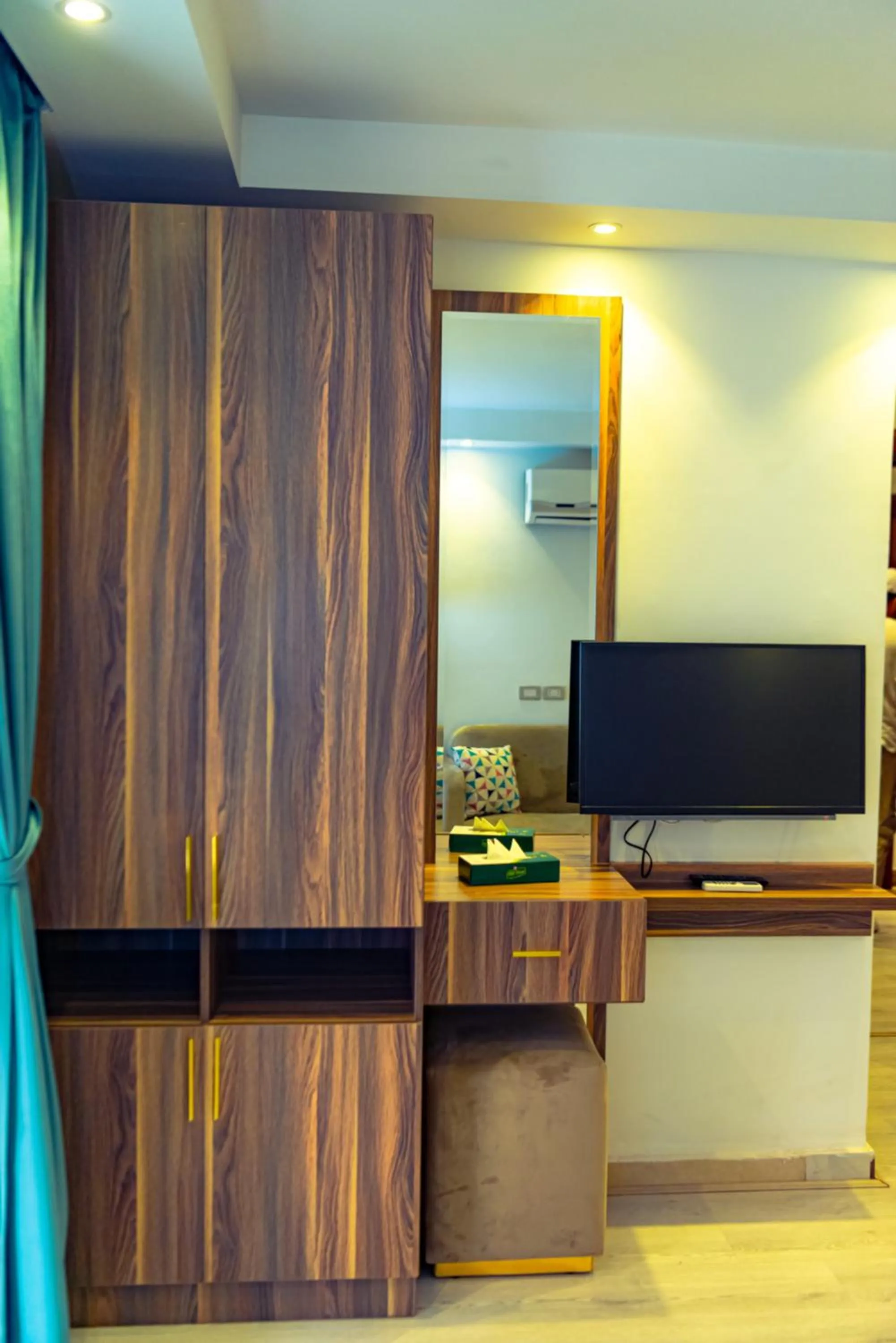 wardrobe in Jasmine Pyramids Hotel