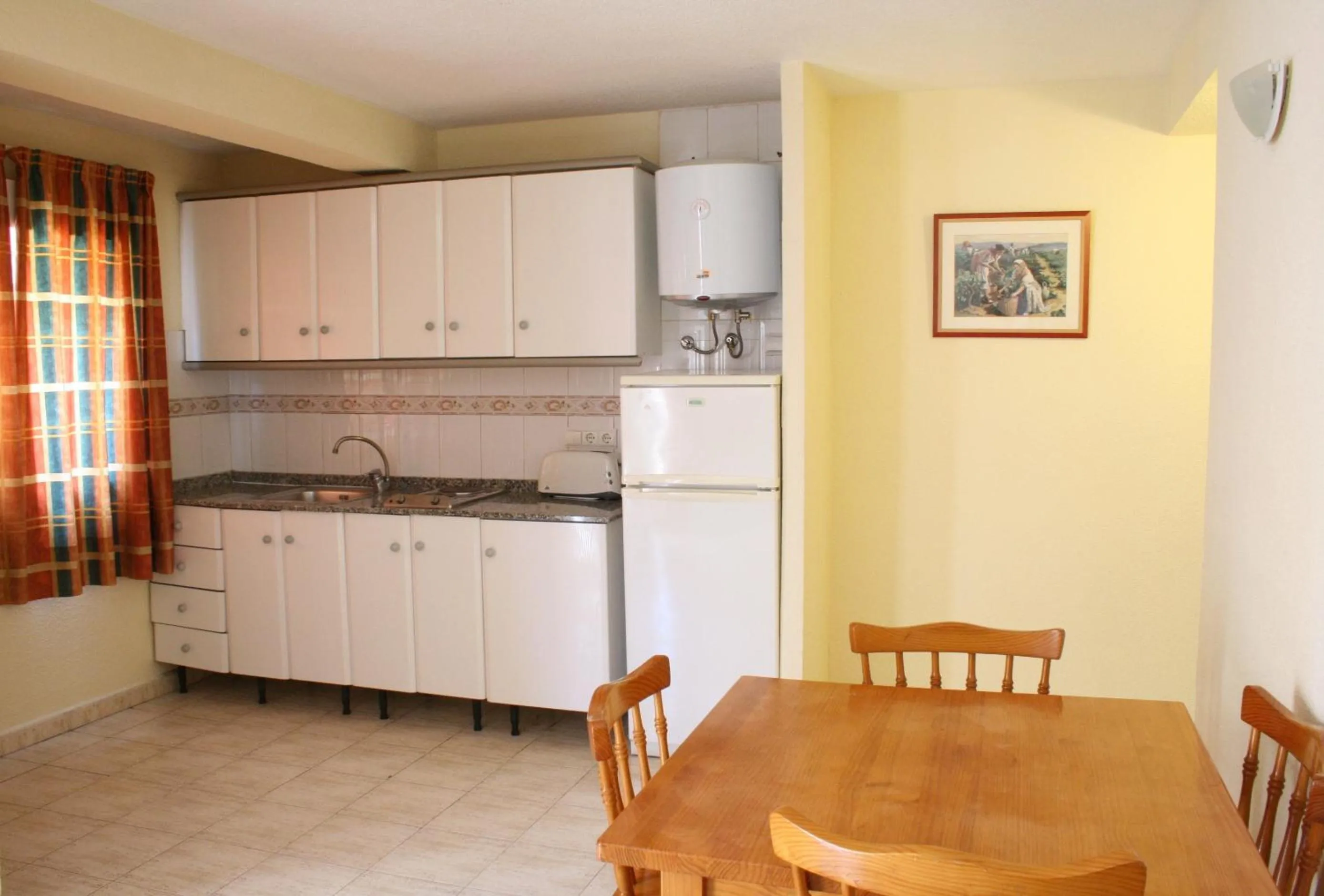 Kitchen or kitchenette in Apartamentos Avenida