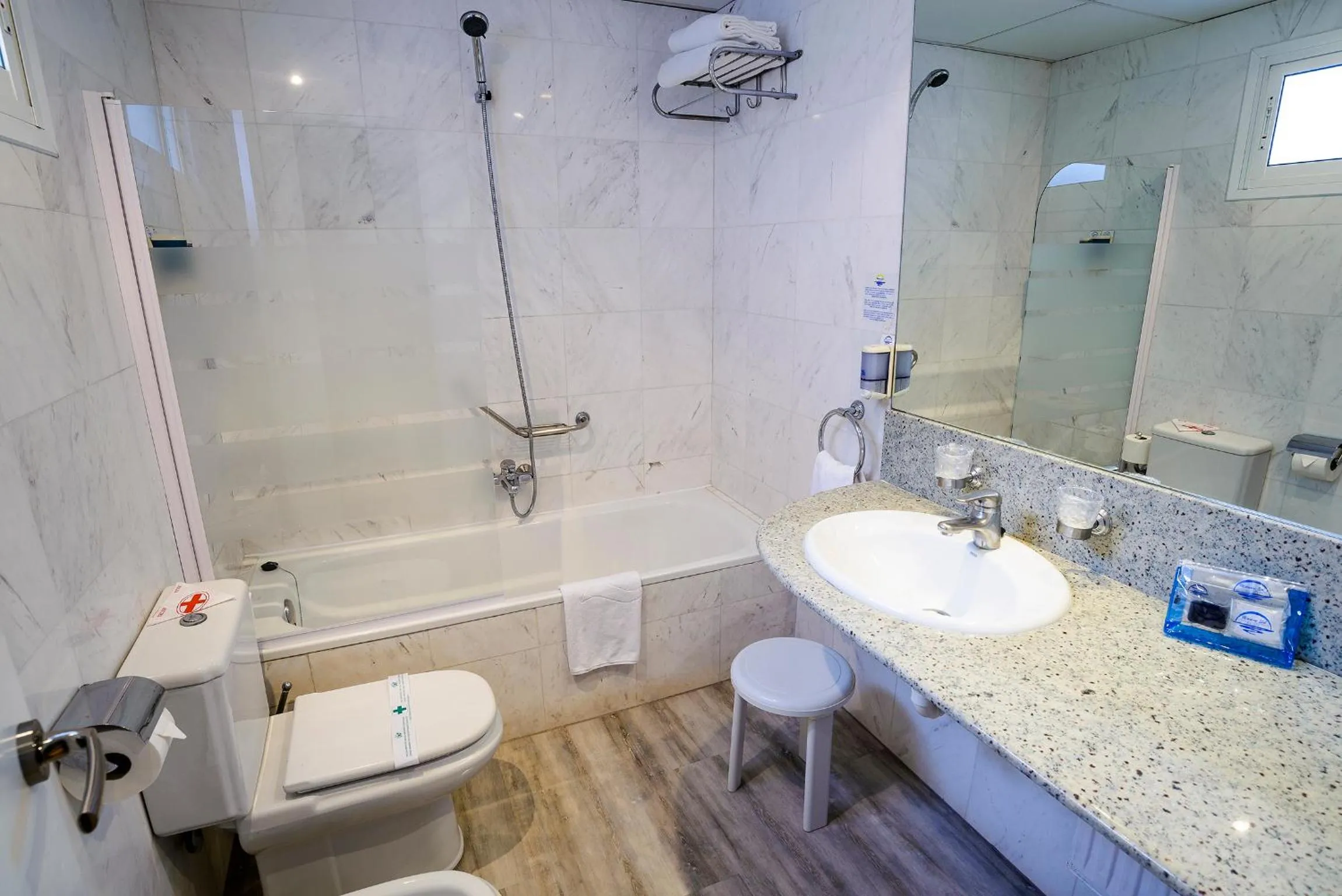 Toilet in Hotel Avenida