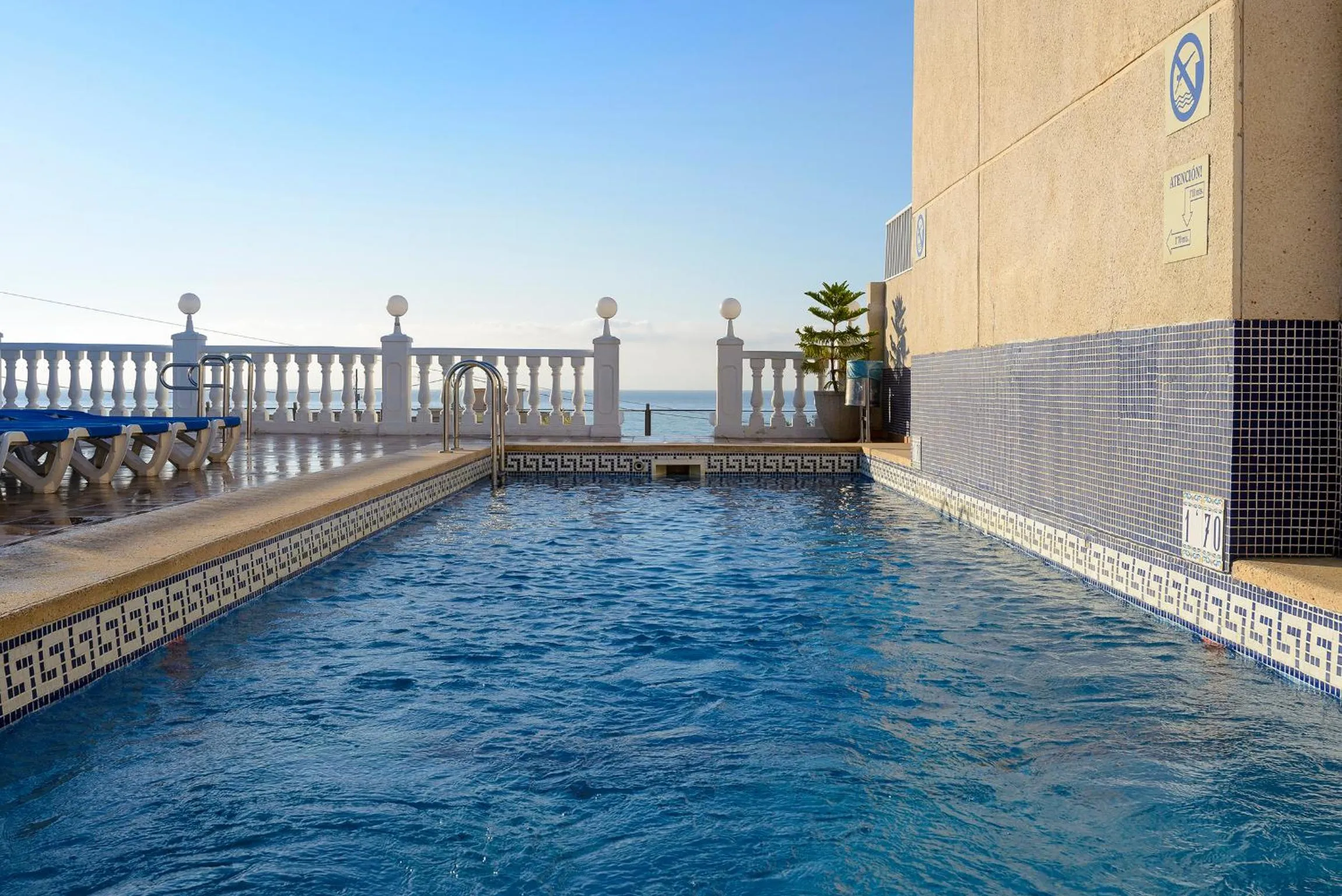 Pool view in Hotel Avenida