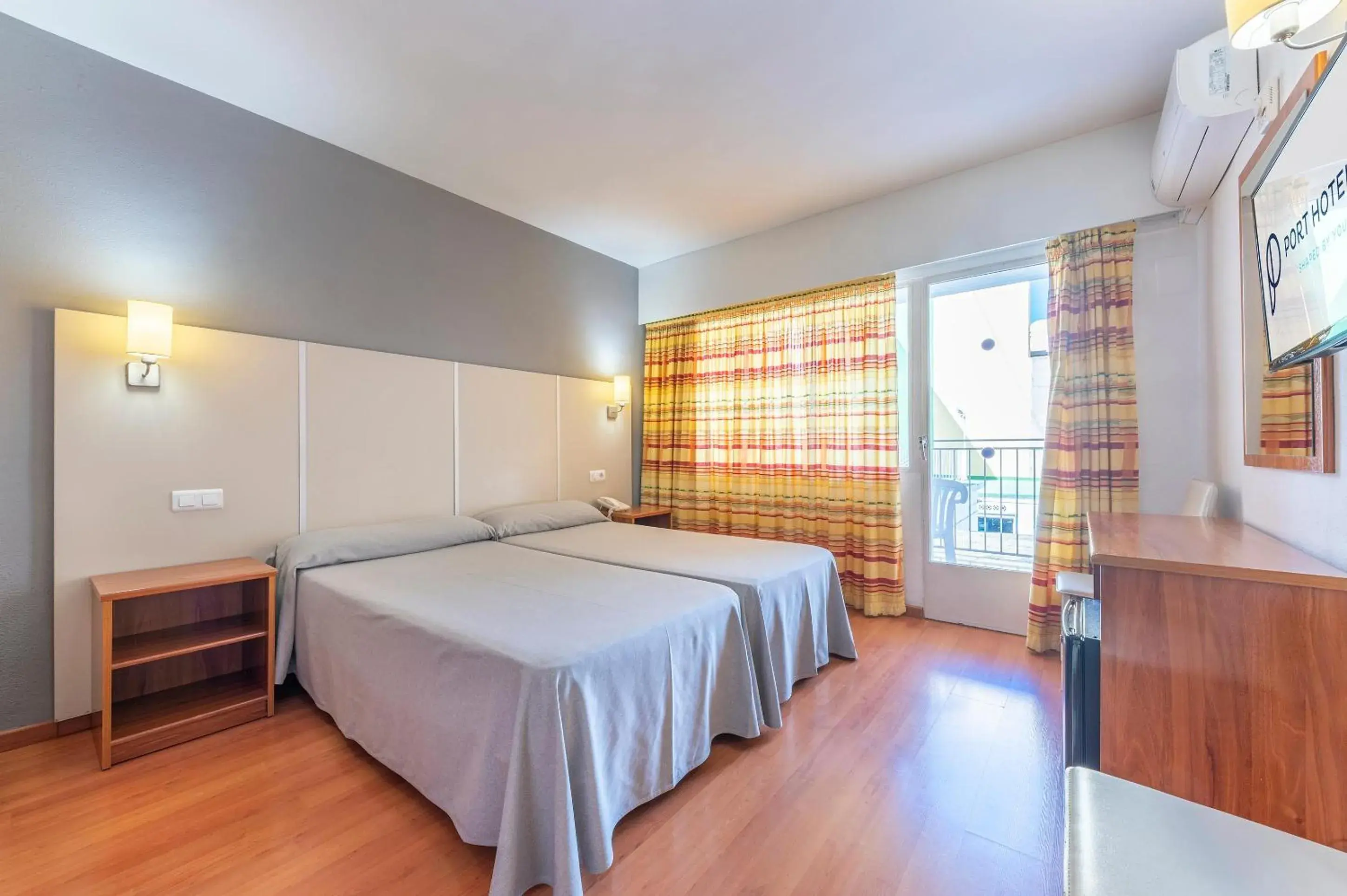 Double Room (2 Adults + 1 Adult) in Port Vista Oro Double Room (2 Adults + 1 Adult) in Port Vista Oro