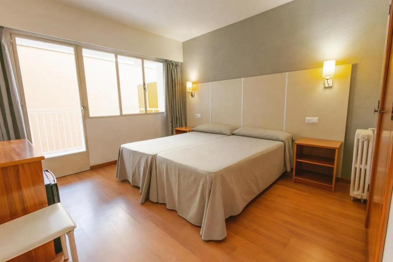 Photo of the whole room, Bed in Port Vista Oro