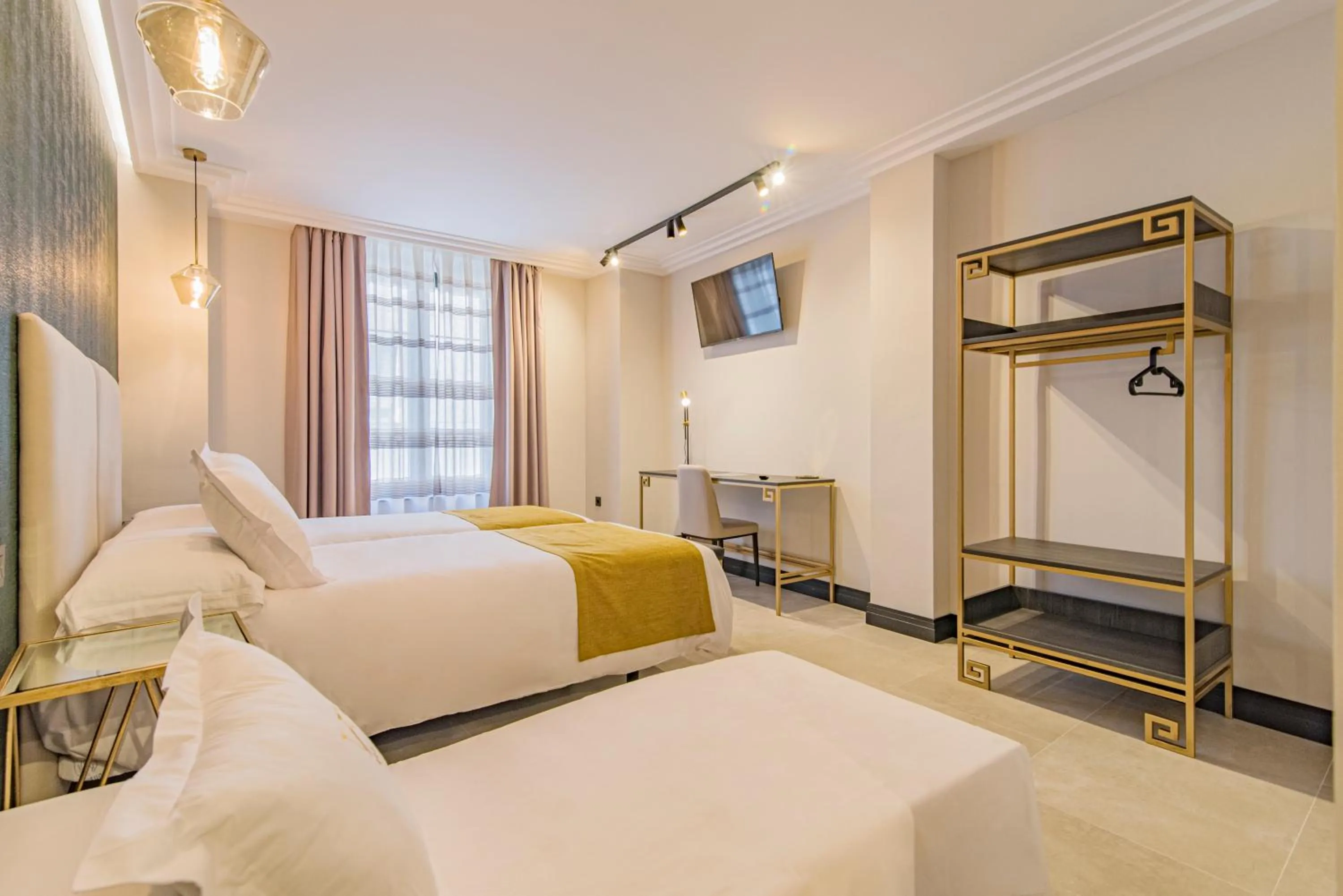 Bedroom, Bed in VESCI FAVENTIA