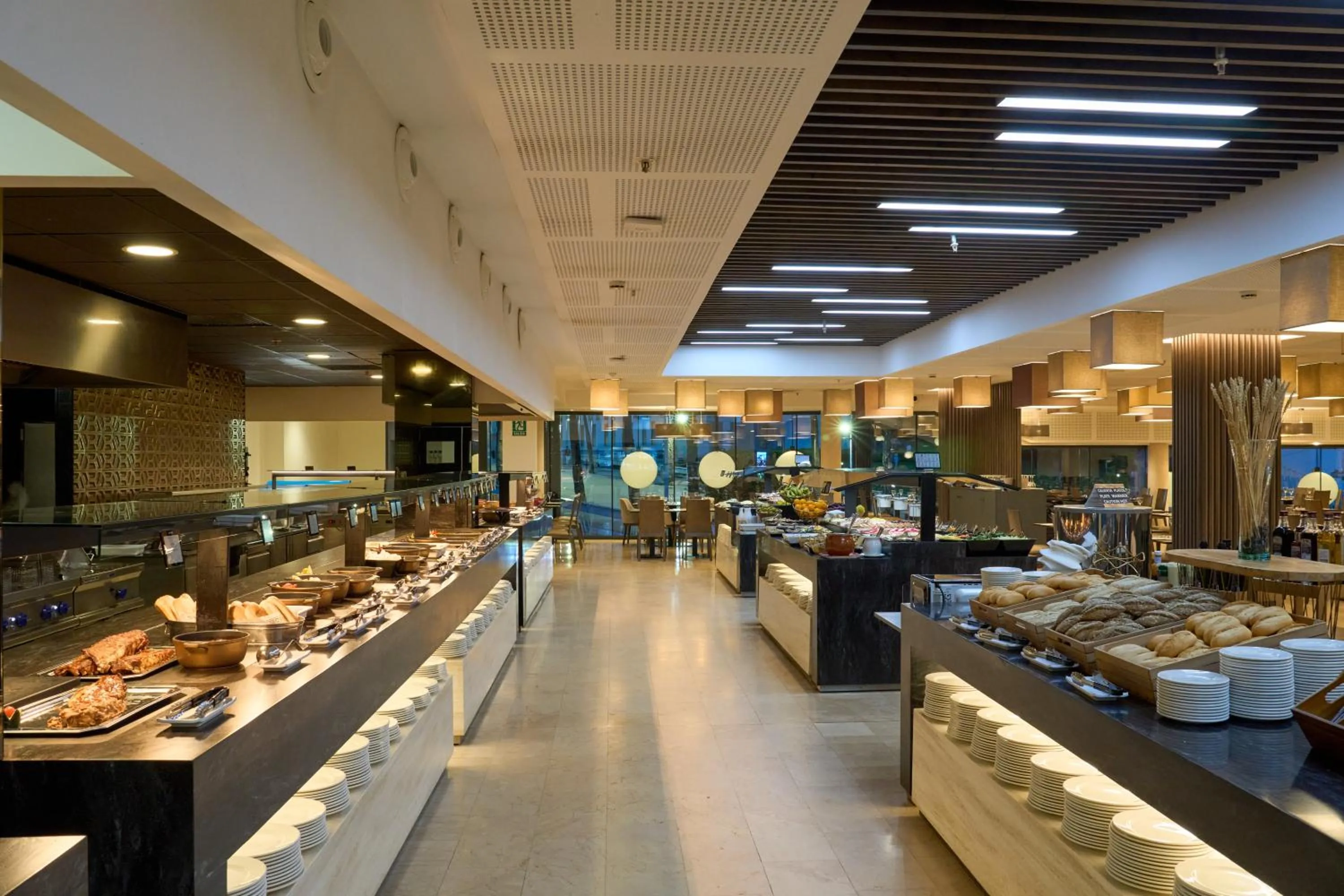 Restaurant/places to eat in Hotel Bristol 4 Sup